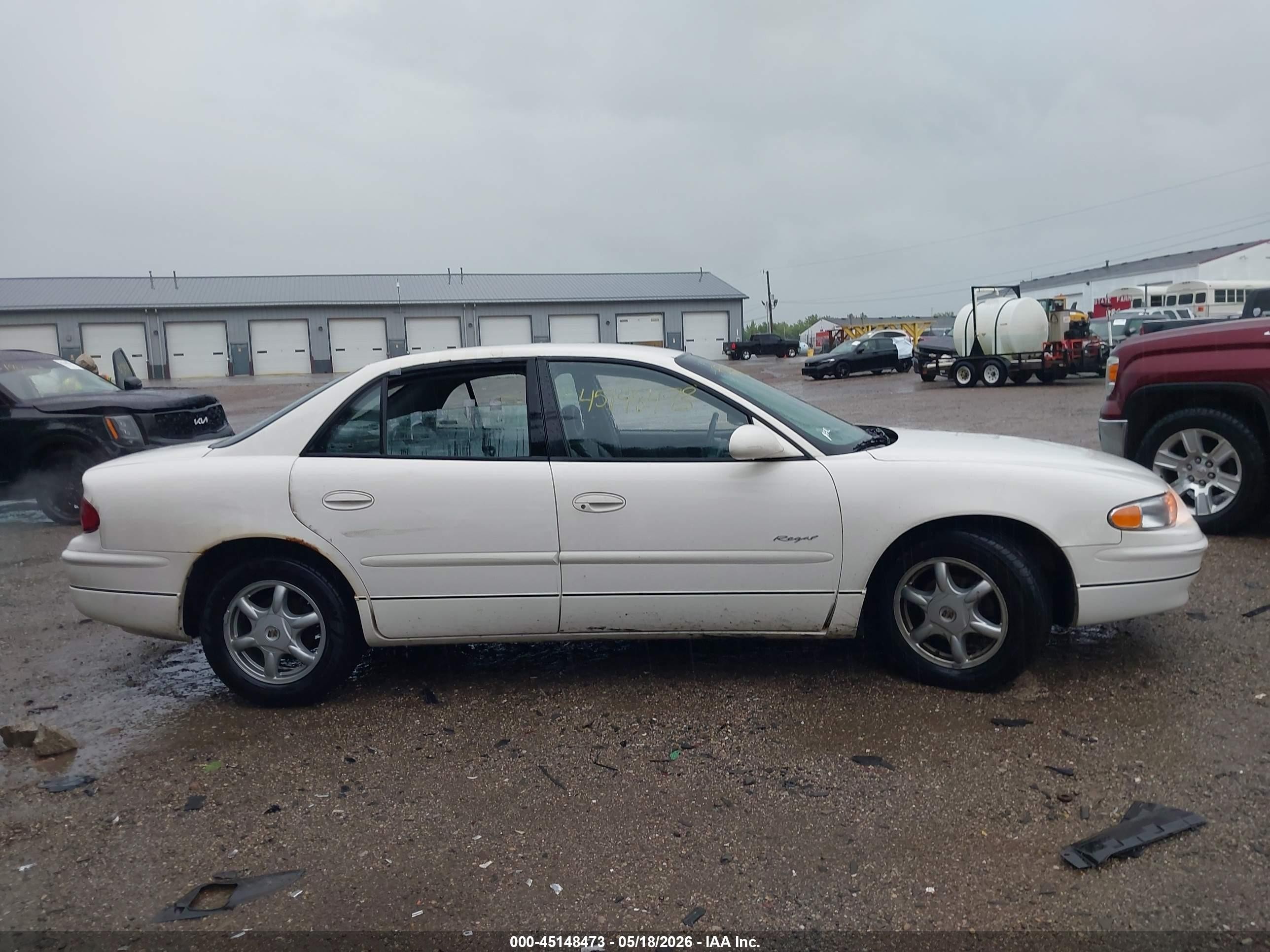 2001 Buick Regal Ls White vin: 2G4WB55K711315116