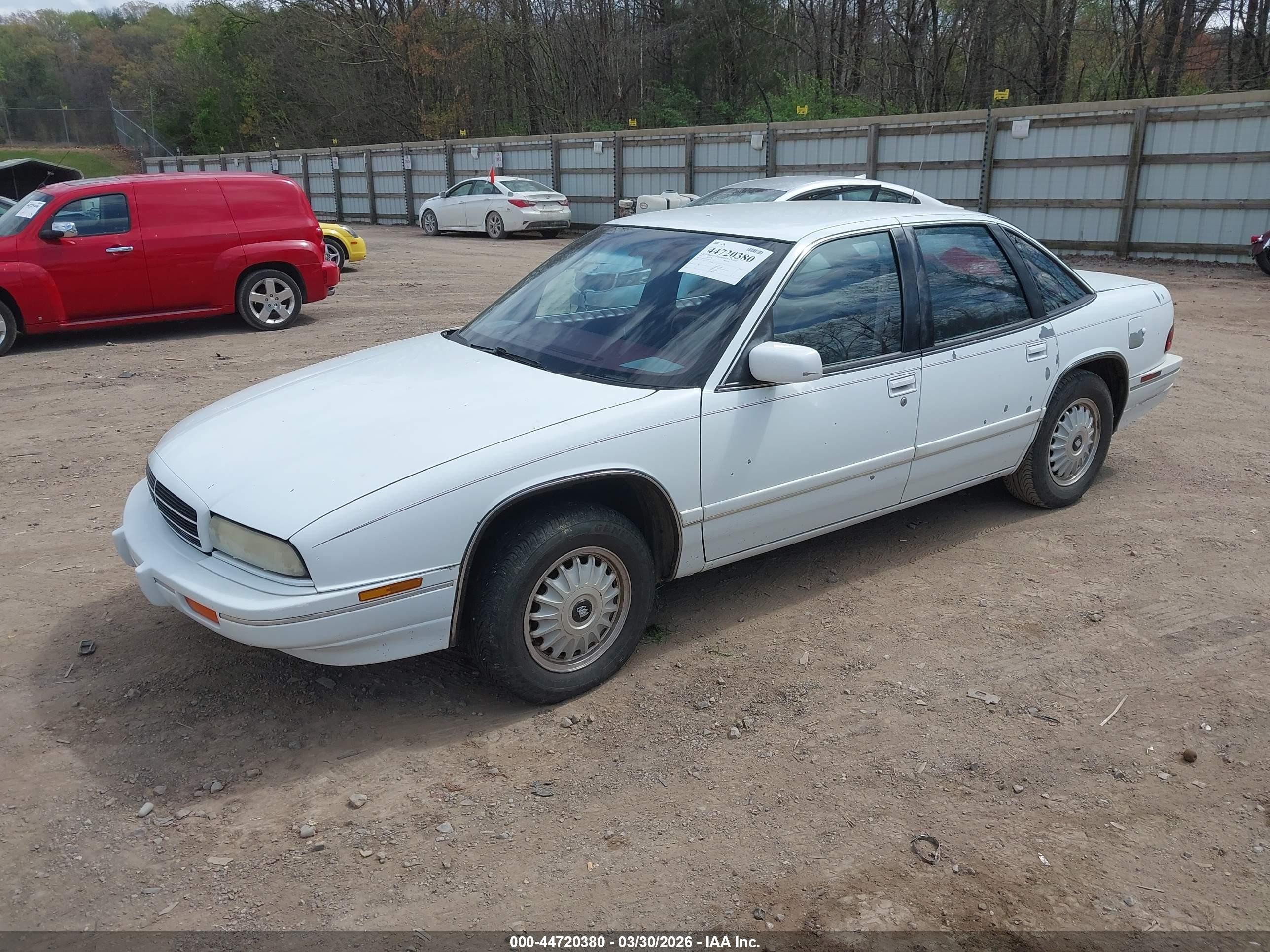 1994 Buick Regal Custom White vin: 2G4WB55L3R1419302