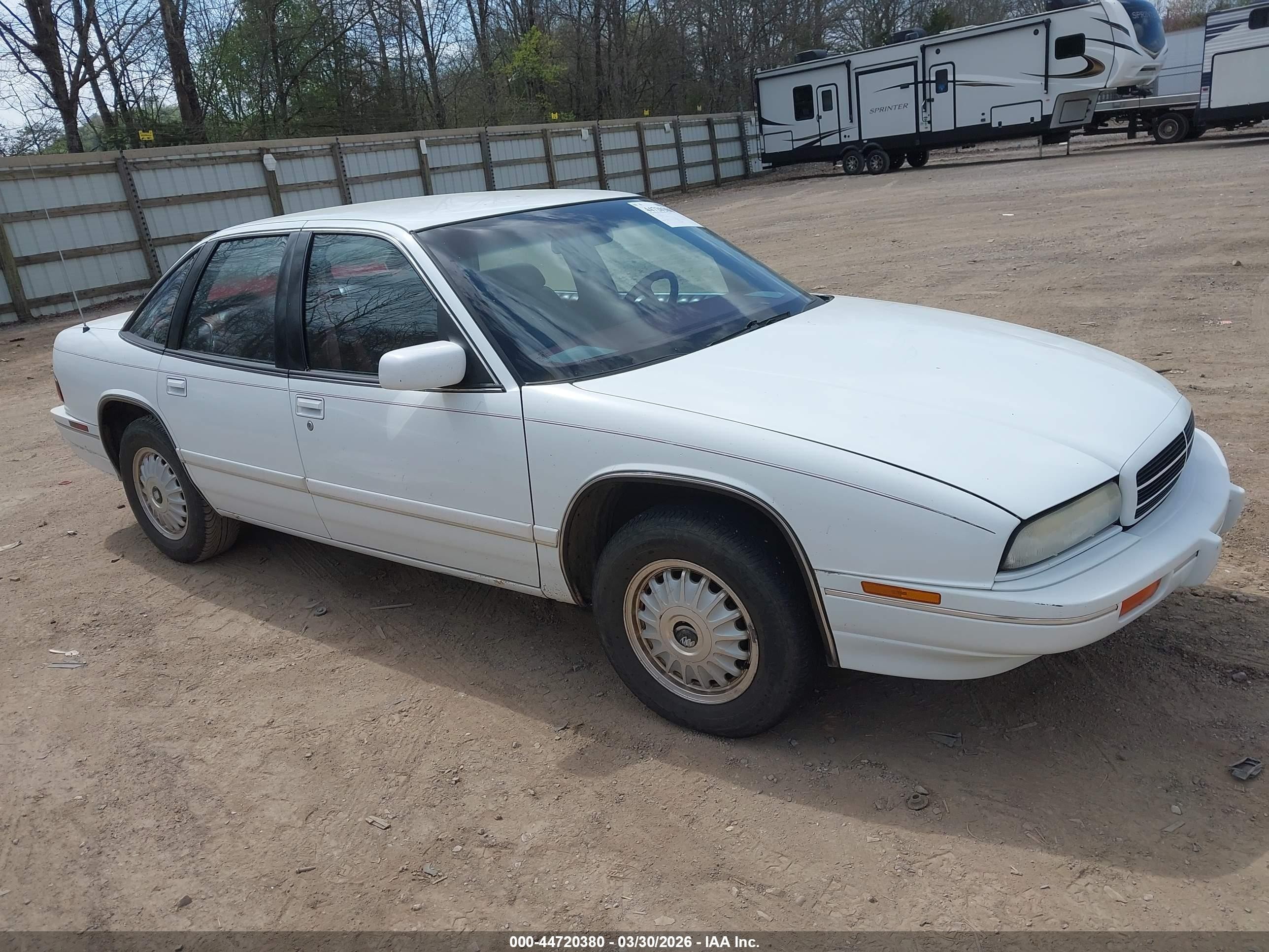1994 Buick Regal Custom White vin: 2G4WB55L3R1419302