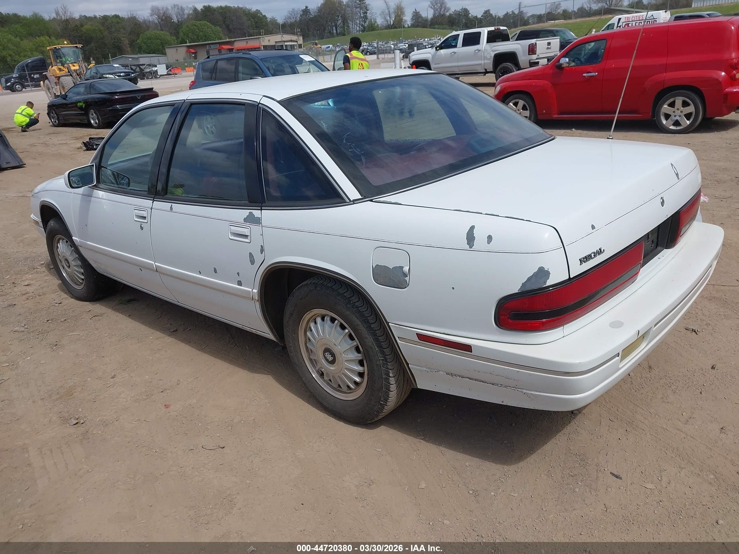 1994 Buick Regal Custom White vin: 2G4WB55L3R1419302