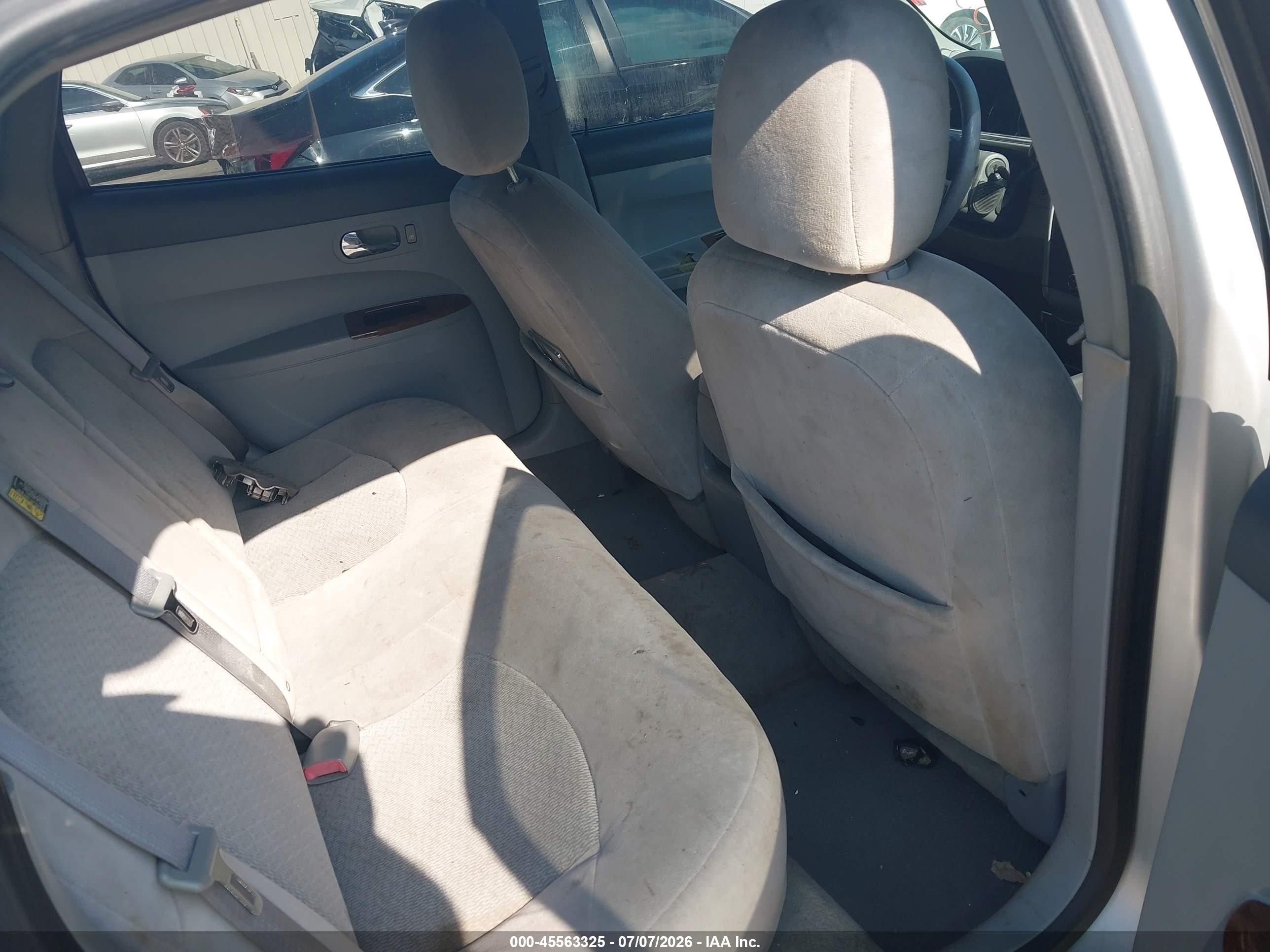 2005 Buick Lacrosse Cx Silver vin: 2G4WC532151325047