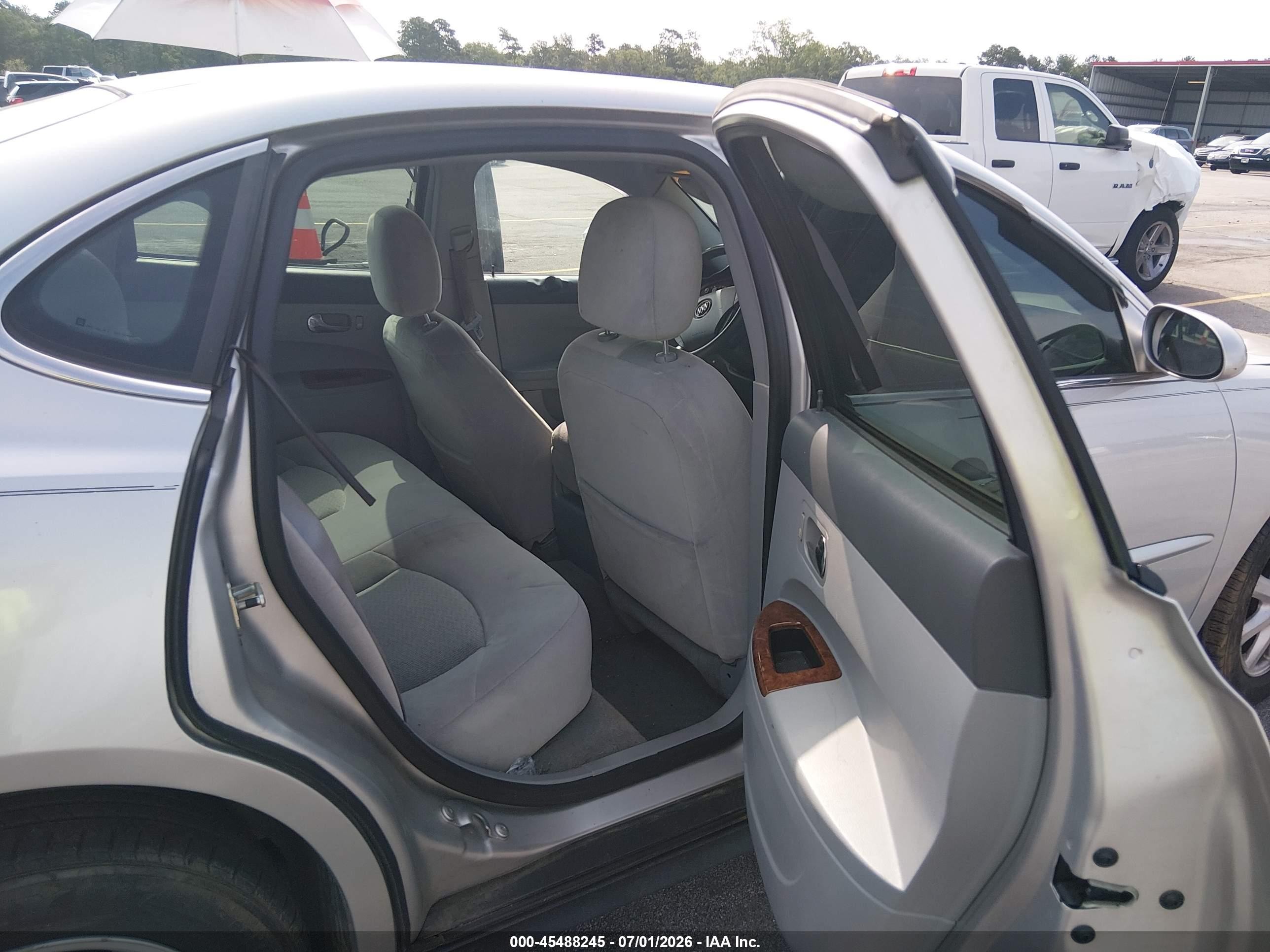 2005 Buick Lacrosse Cx Silver vin: 2G4WC532251235986