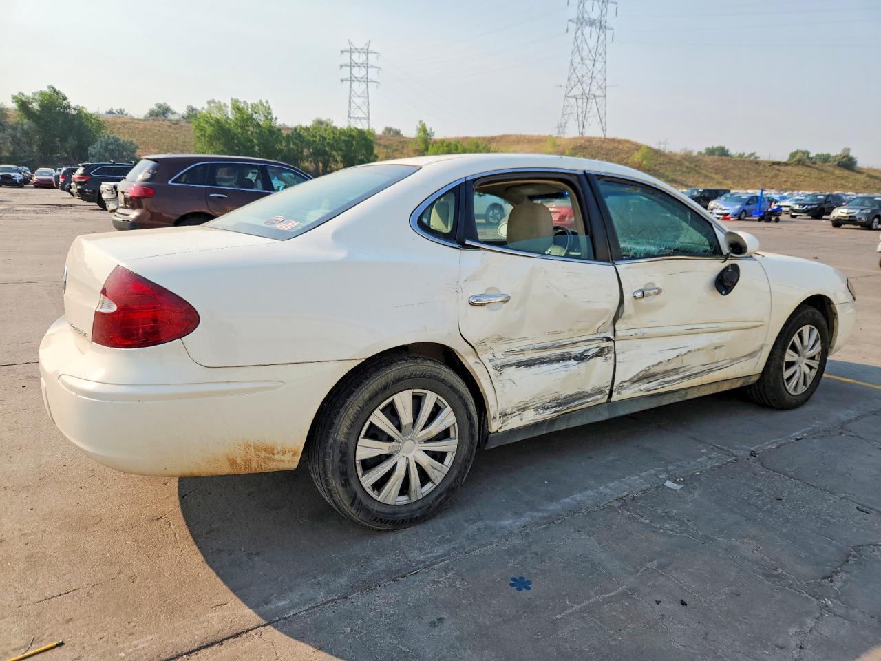 2005 Buick Lacrosse Cx White vin: 2G4WC532351327768