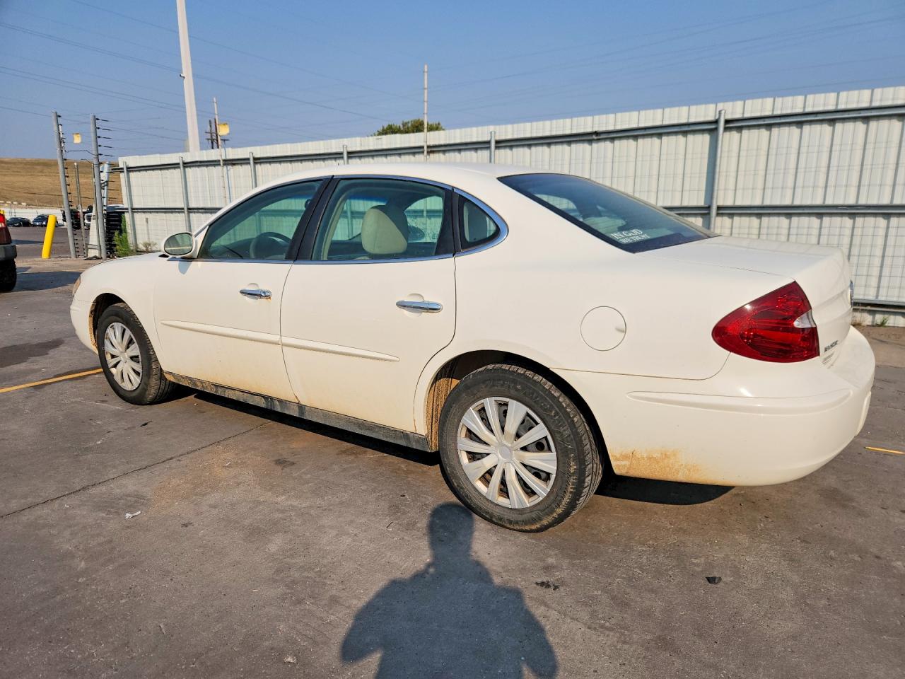 2005 Buick Lacrosse Cx White vin: 2G4WC532351327768