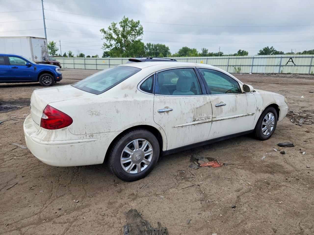 2005 Buick Lacrosse Cx White vin: 2G4WC532451284915
