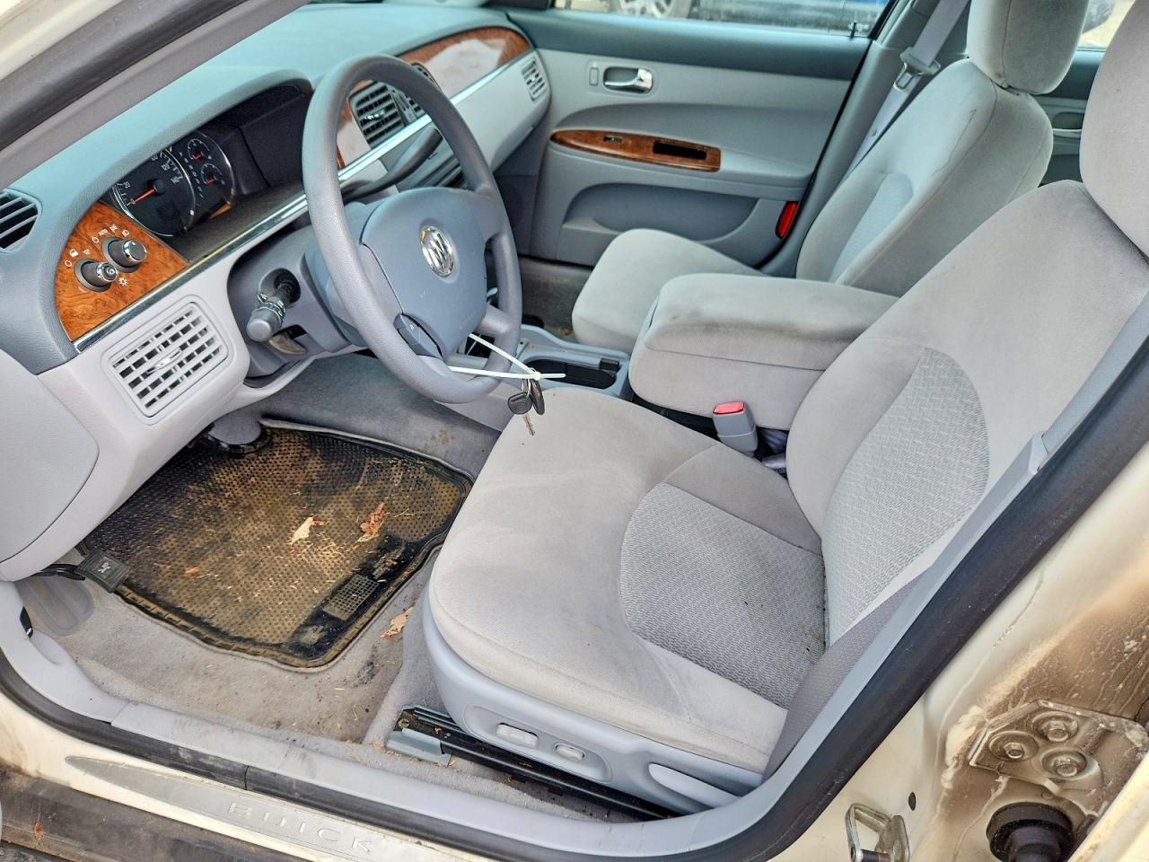 2005 Buick Lacrosse Cx White vin: 2G4WC532451284915