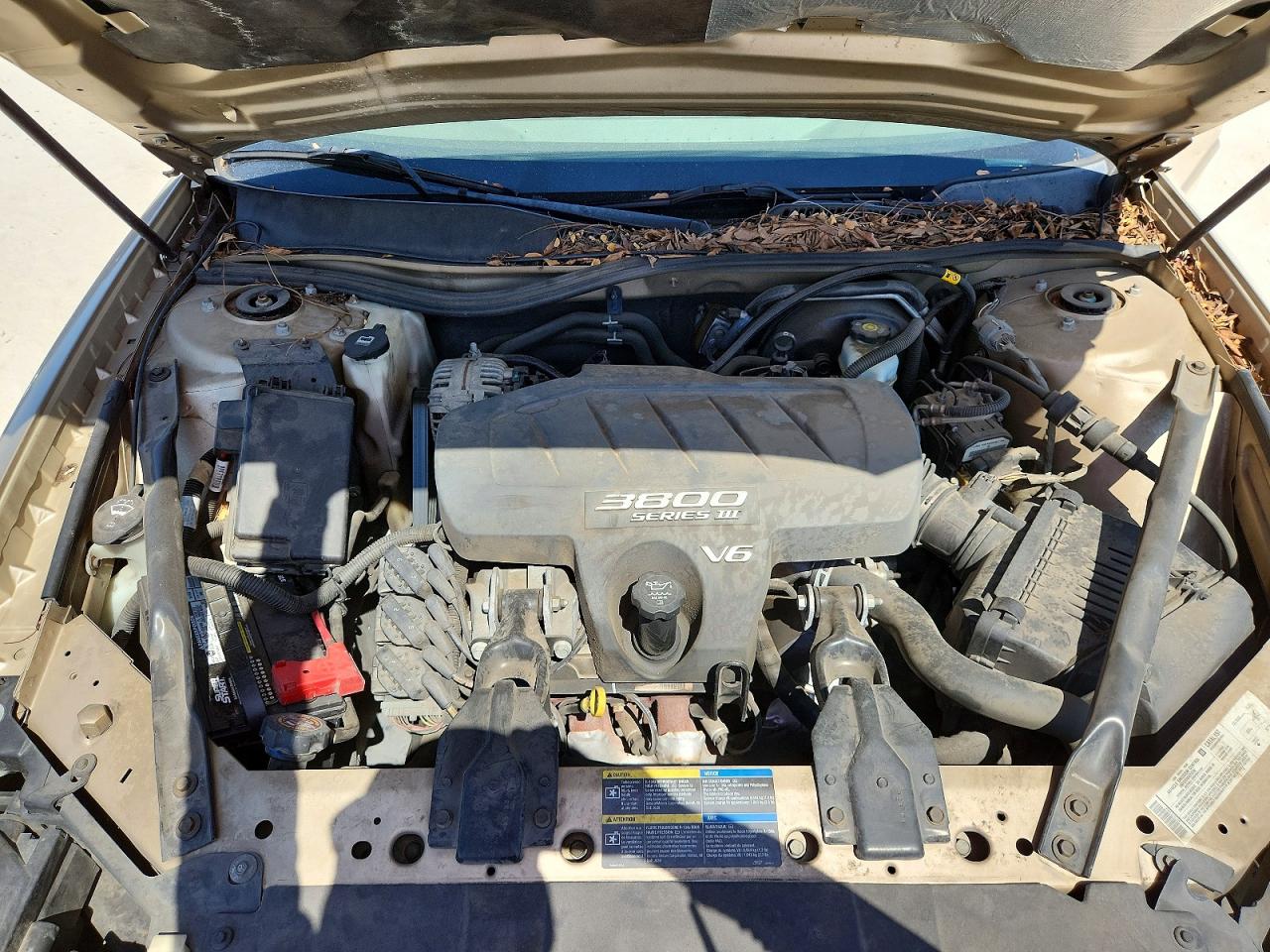 2005 Buick Lacrosse Cx Gold vin: 2G4WC532551225386