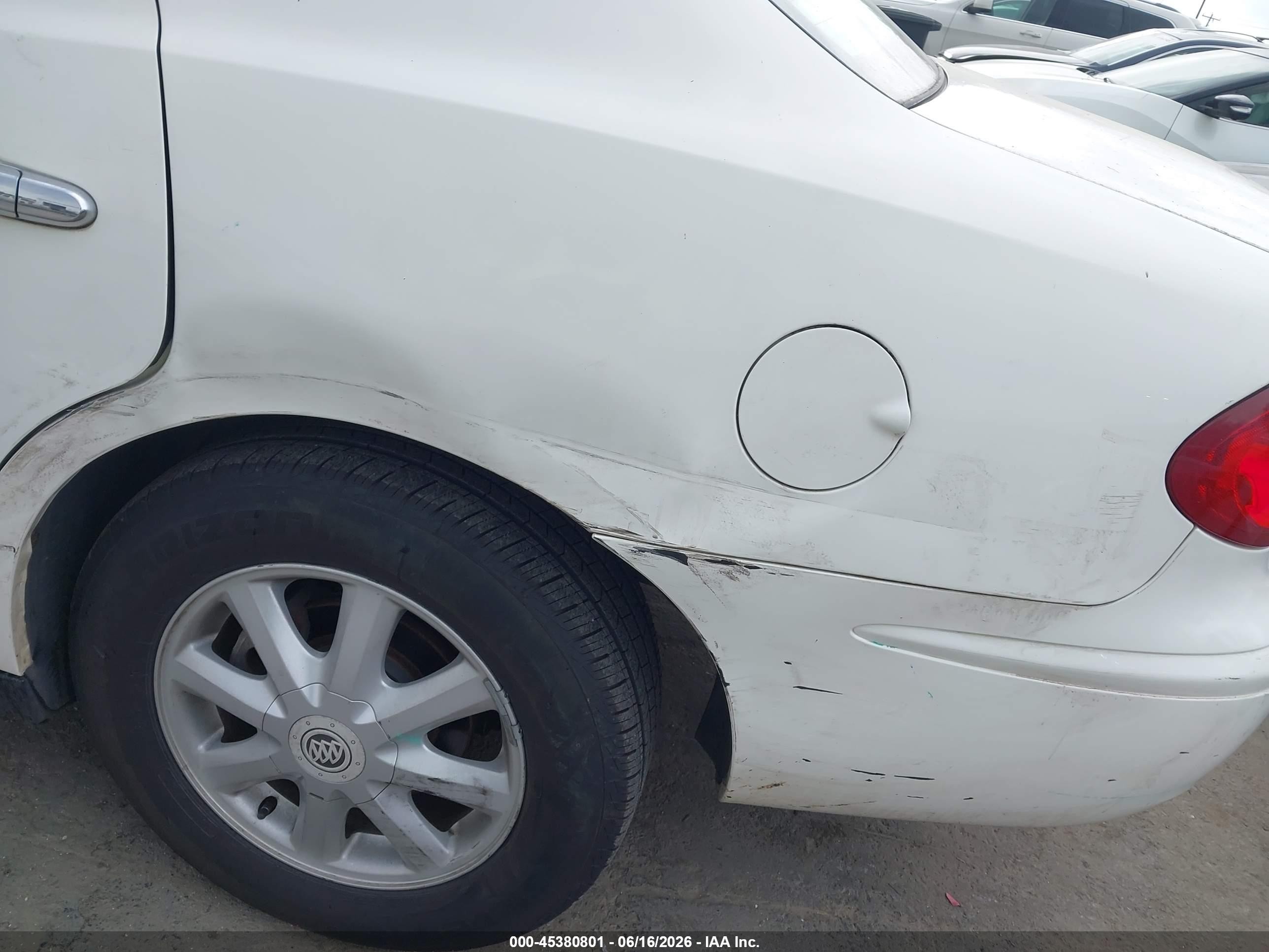 2005 Buick Lacrosse Cx White vin: 2G4WC532551334754