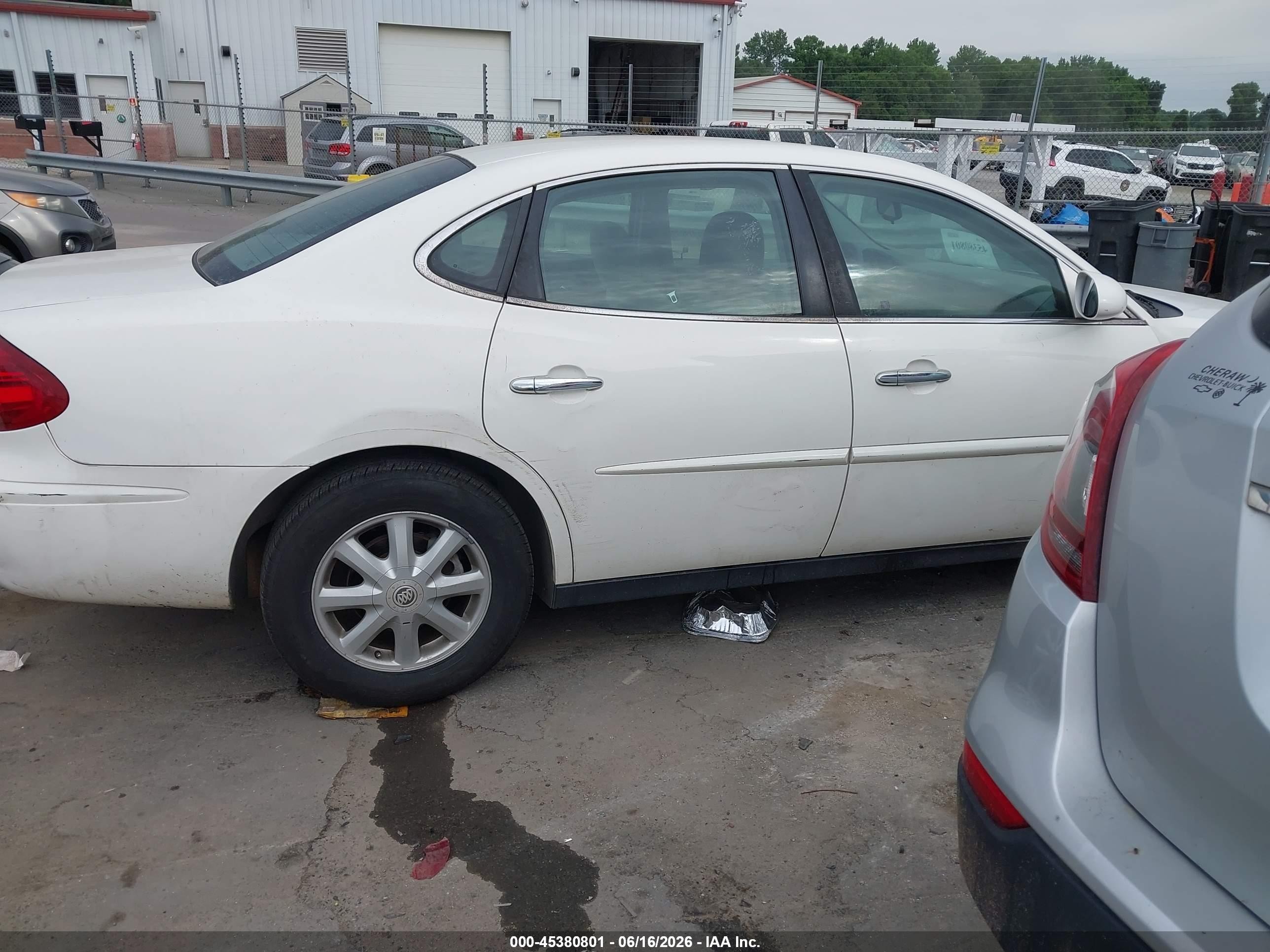2005 Buick Lacrosse Cx White vin: 2G4WC532551334754