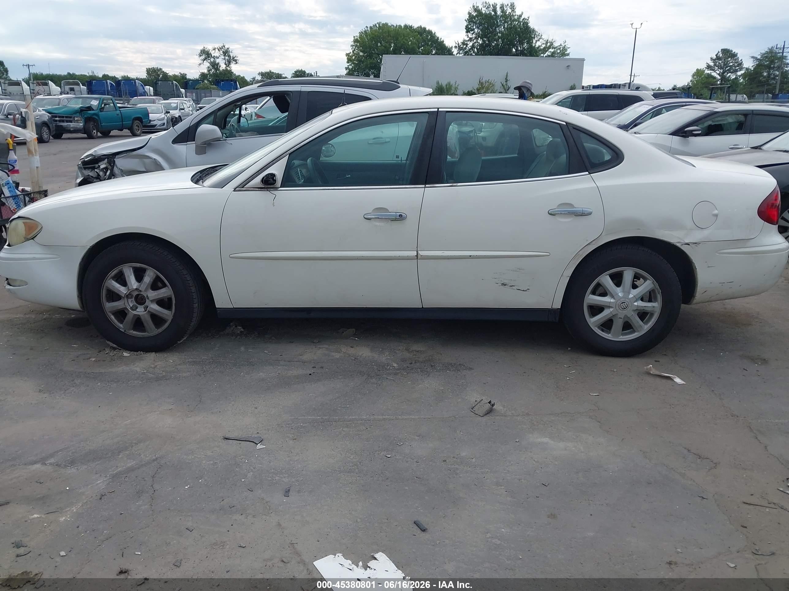 2005 Buick Lacrosse Cx White vin: 2G4WC532551334754