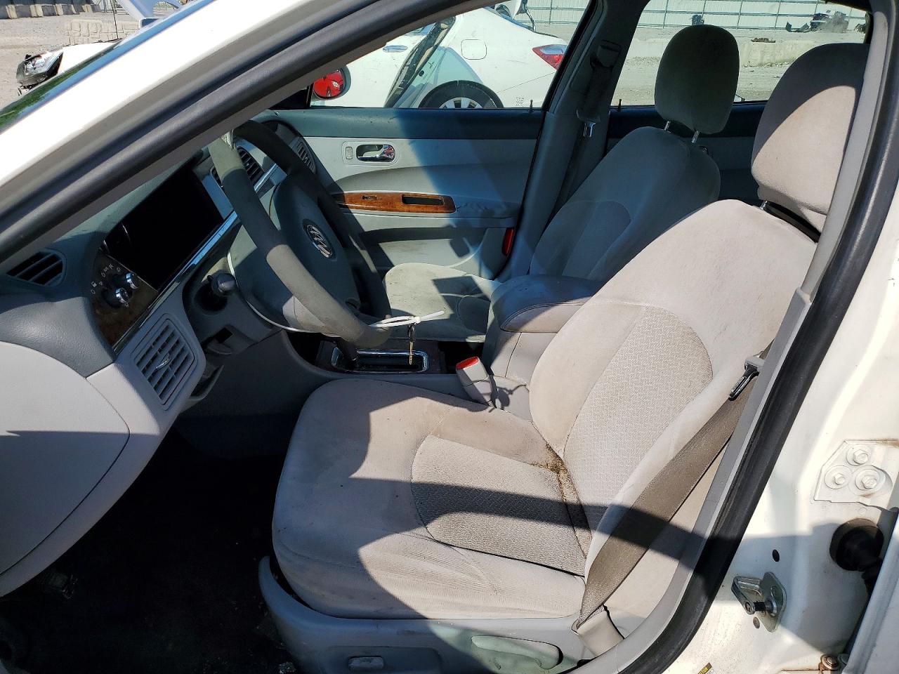 2005 Buick Lacrosse Cx White vin: 2G4WC532651263385