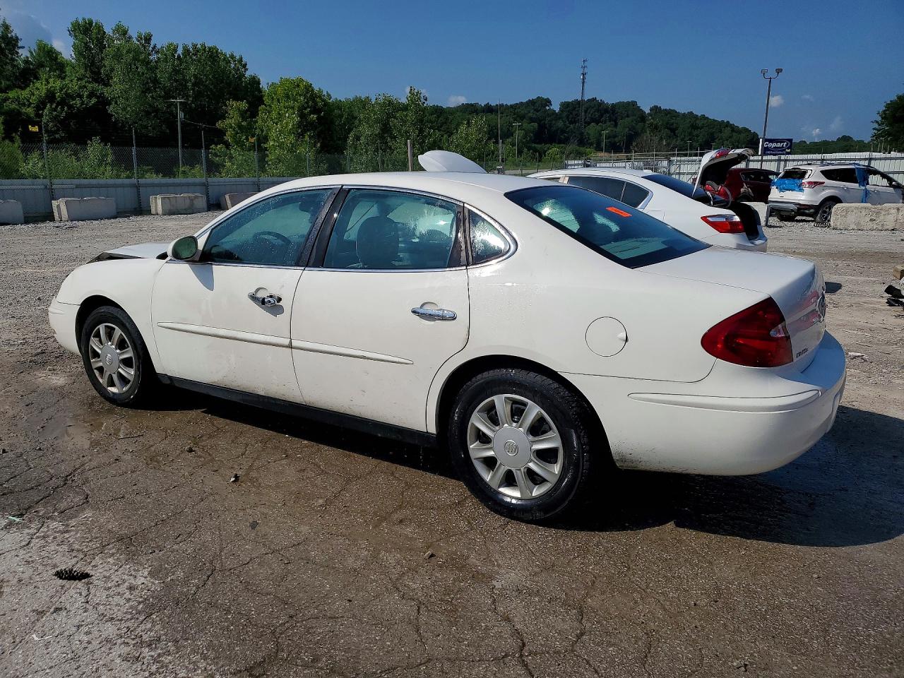 2005 Buick Lacrosse Cx White vin: 2G4WC532651263385