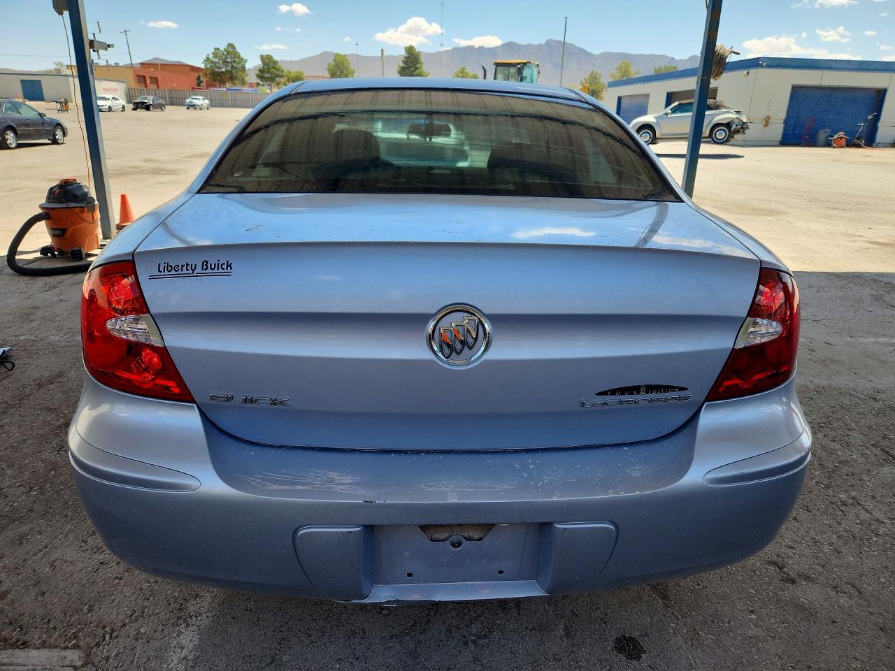 2005 Buick Lacrosse Cx Silver vin: 2G4WC532851218335
