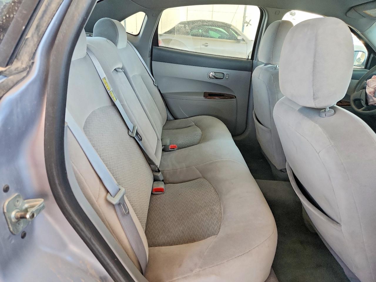 2005 Buick Lacrosse Cx Silver vin: 2G4WC532851218335