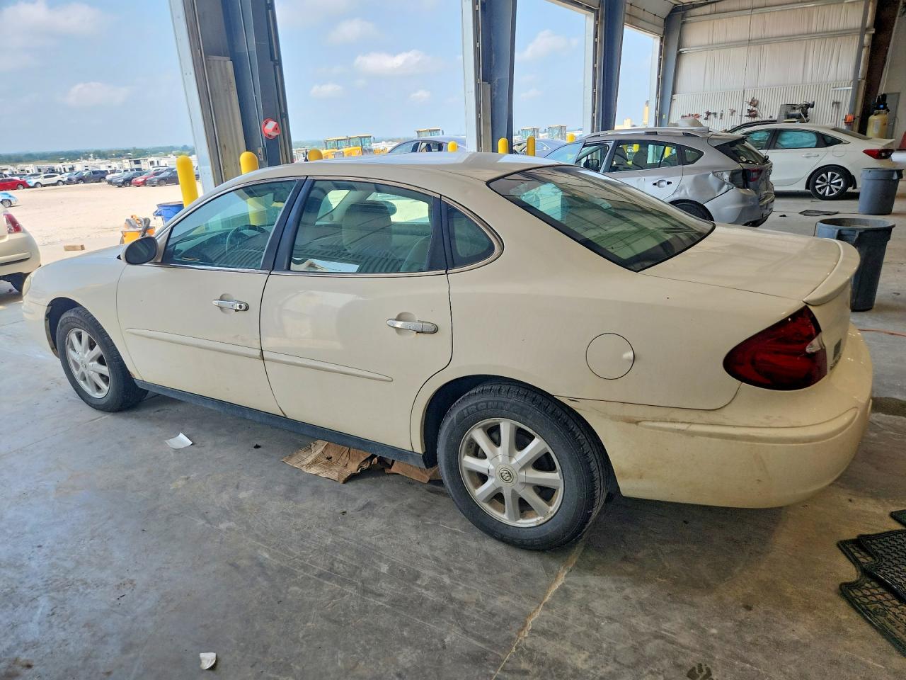 2005 Buick Lacrosse Cx White vin: 2G4WC532851224992