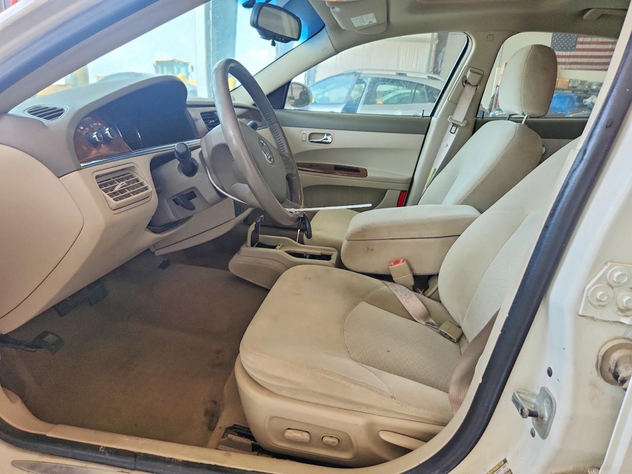 2005 Buick Lacrosse Cx White vin: 2G4WC532851224992