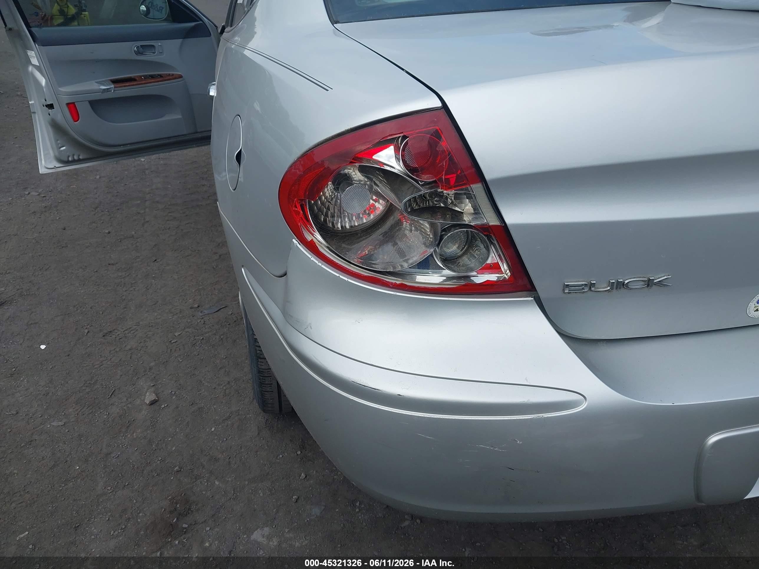 2005 Buick Lacrosse Cx Silver vin: 2G4WC532851317138