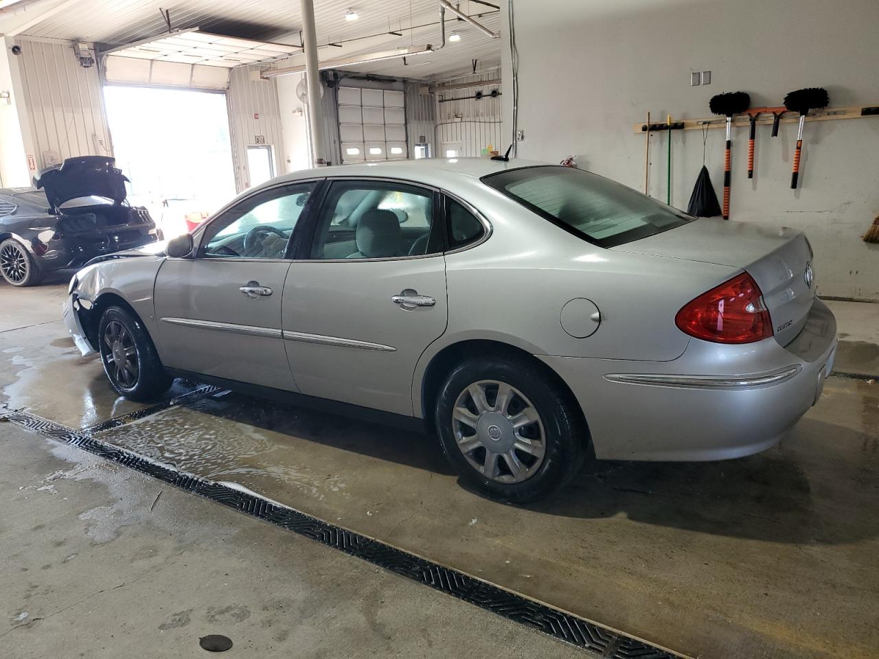 2008 Buick Lacrosse Cx Silver vin: 2G4WC582381161717
