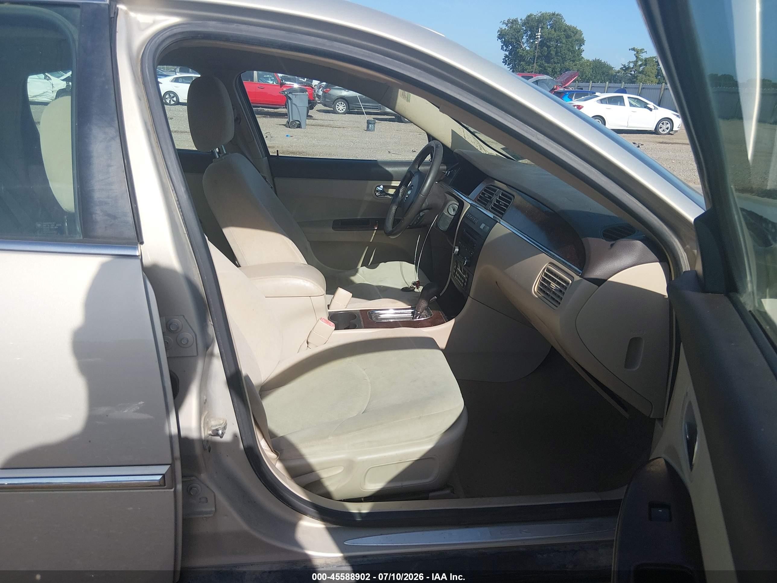 2008 Buick Lacrosse Cx Gold vin: 2G4WC582381380631