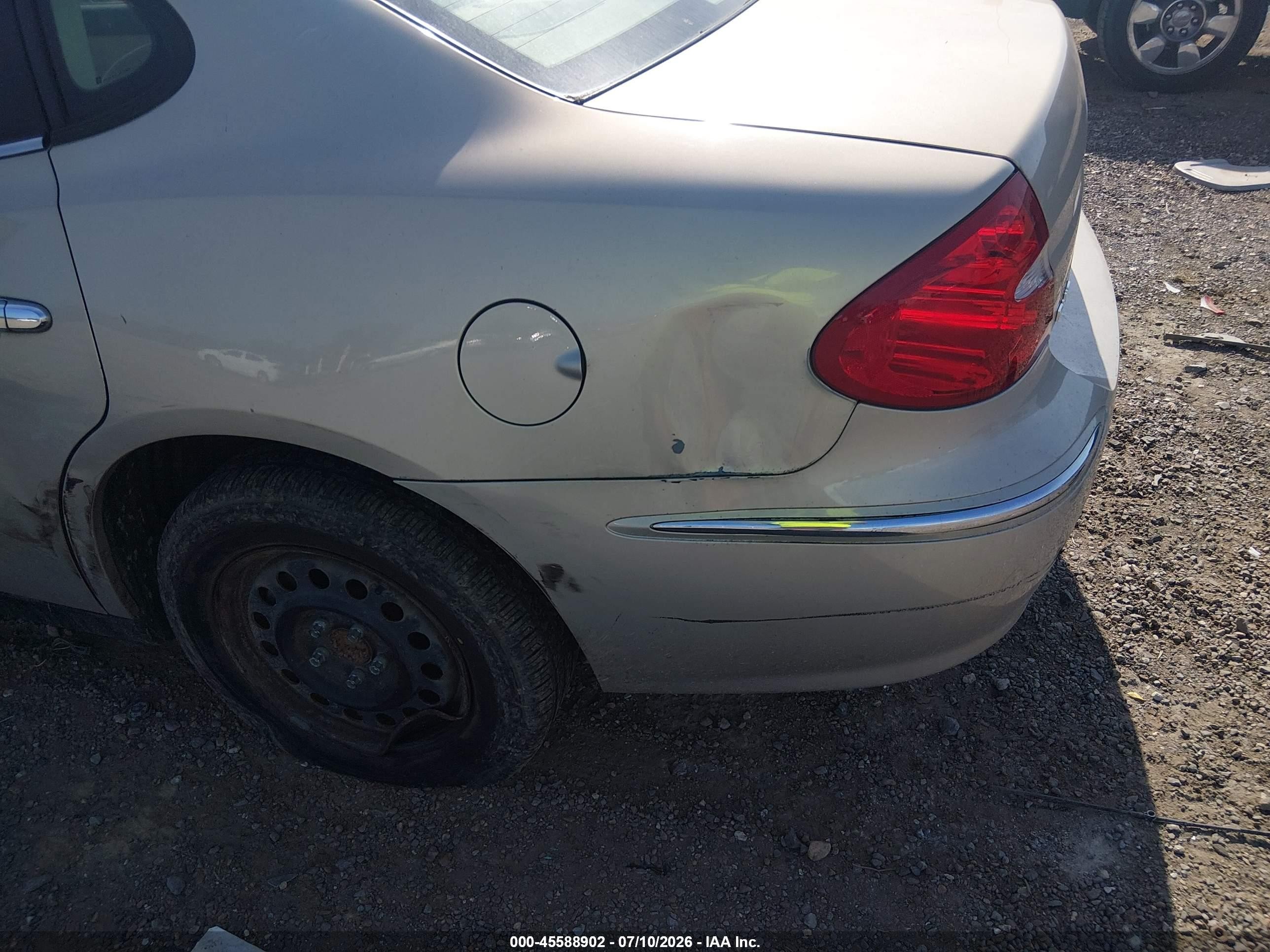 2008 Buick Lacrosse Cx Gold vin: 2G4WC582381380631
