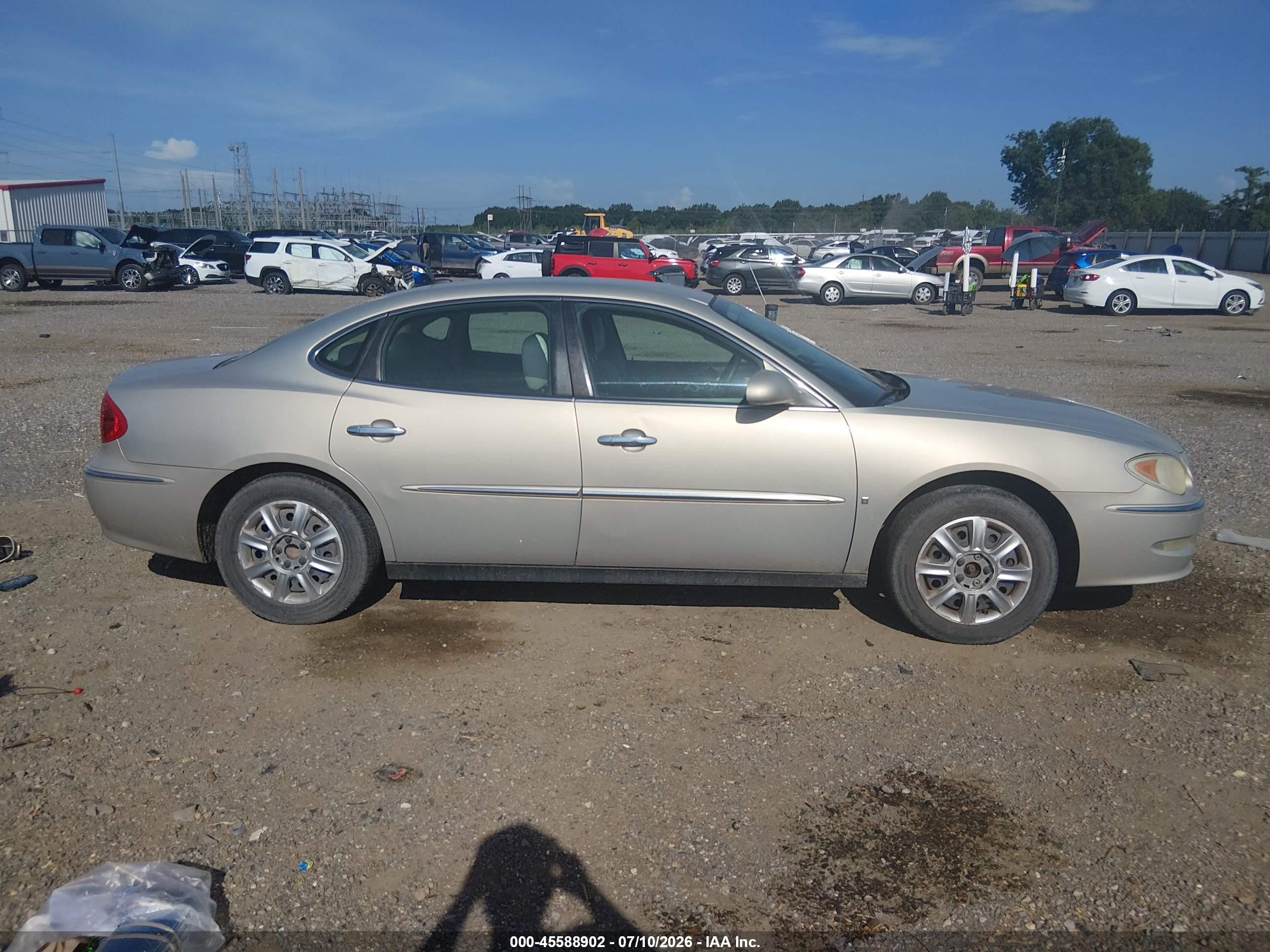 2008 Buick Lacrosse Cx Gold vin: 2G4WC582381380631