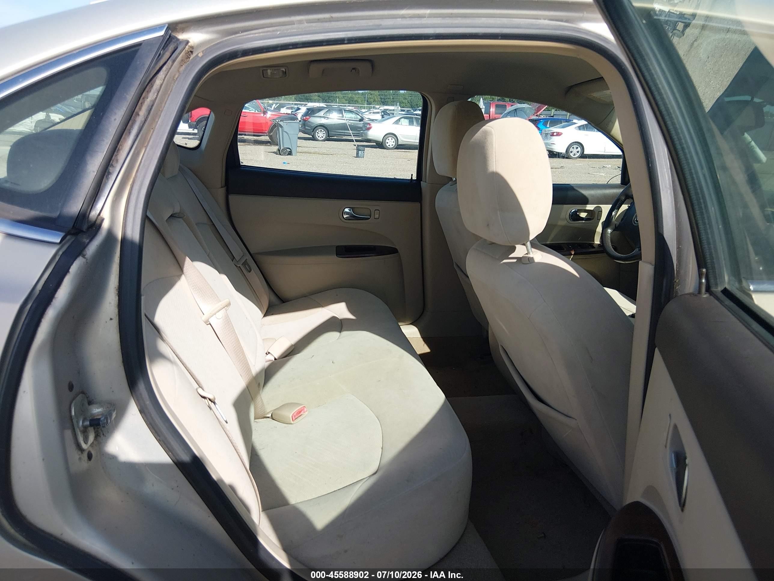 2008 Buick Lacrosse Cx Gold vin: 2G4WC582381380631
