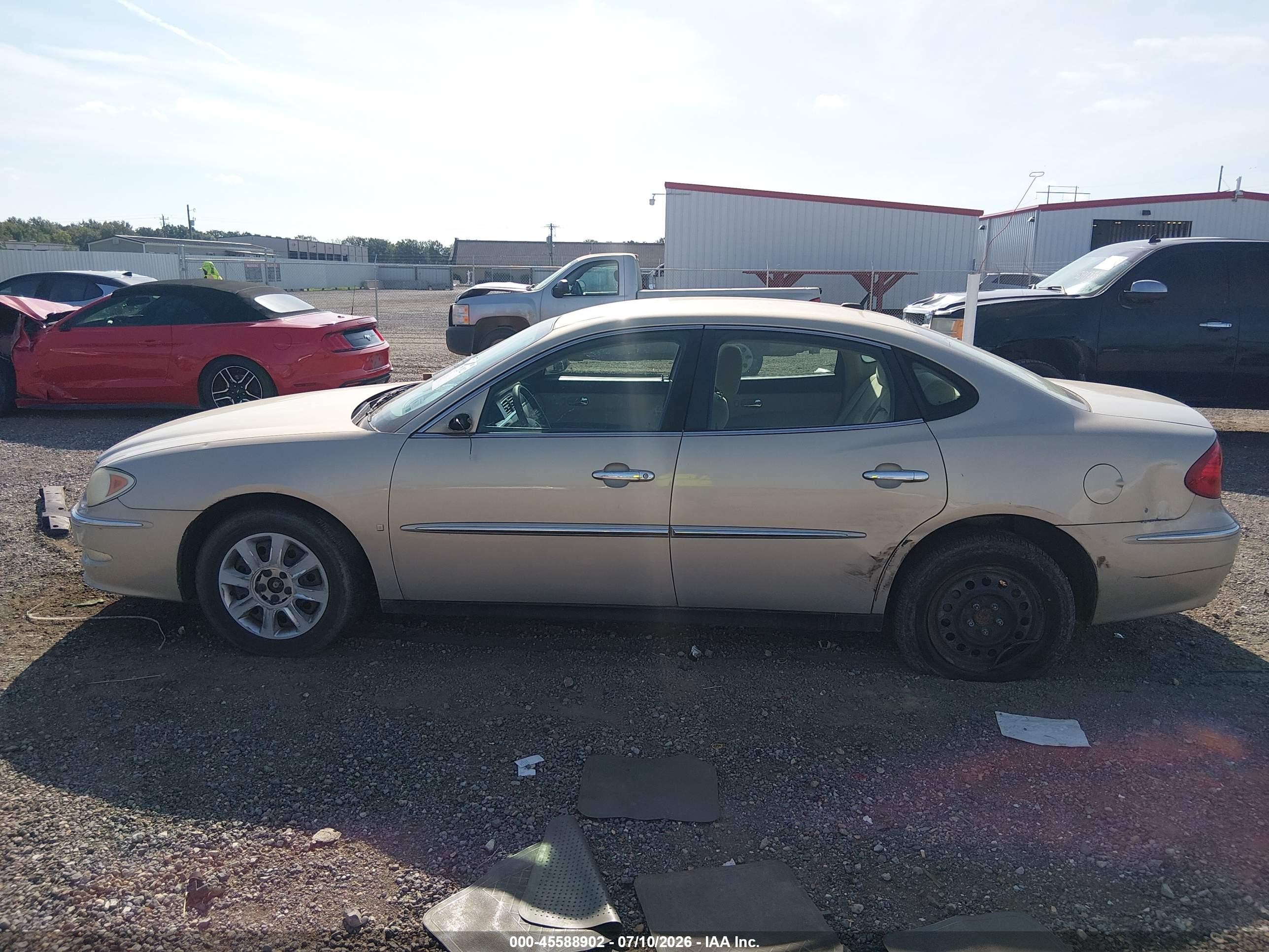 2008 Buick Lacrosse Cx Gold vin: 2G4WC582381380631