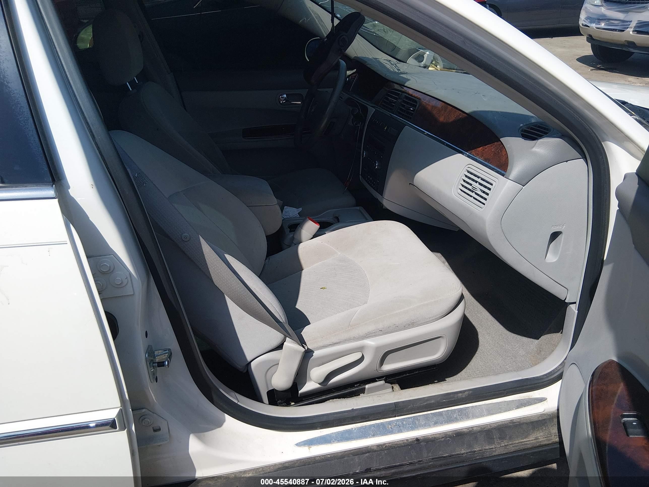 2009 Buick Lacrosse Cx White vin: 2G4WC582391155739