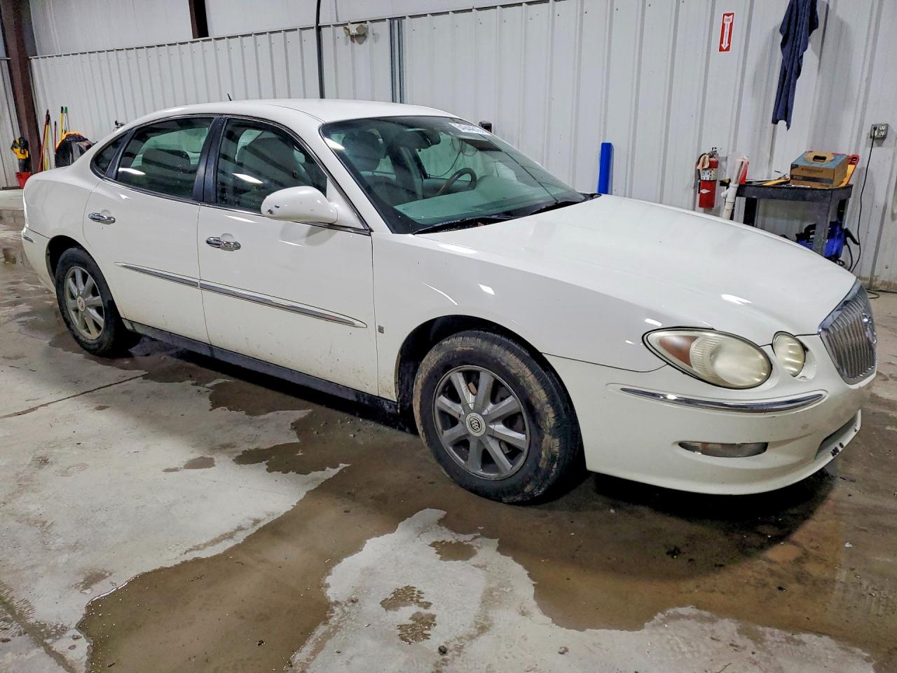 2009 Buick Lacrosse Cx White vin: 2G4WC582391239382