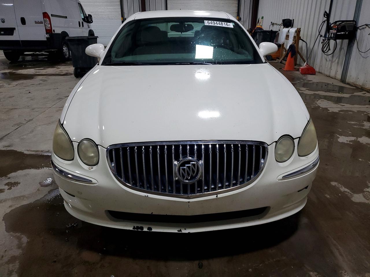 2009 Buick Lacrosse Cx White vin: 2G4WC582391239382