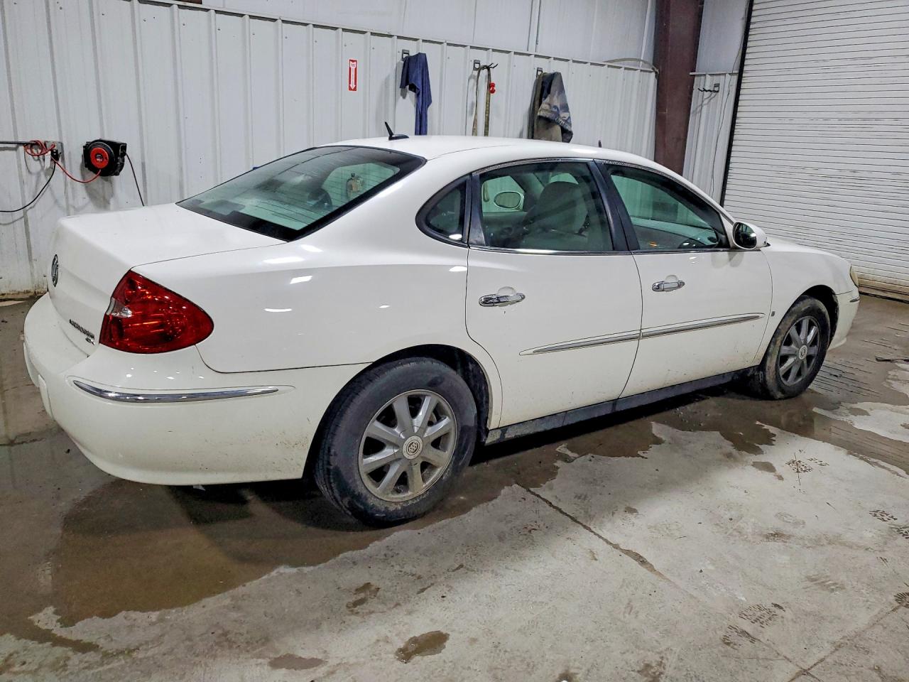 2009 Buick Lacrosse Cx White vin: 2G4WC582391239382