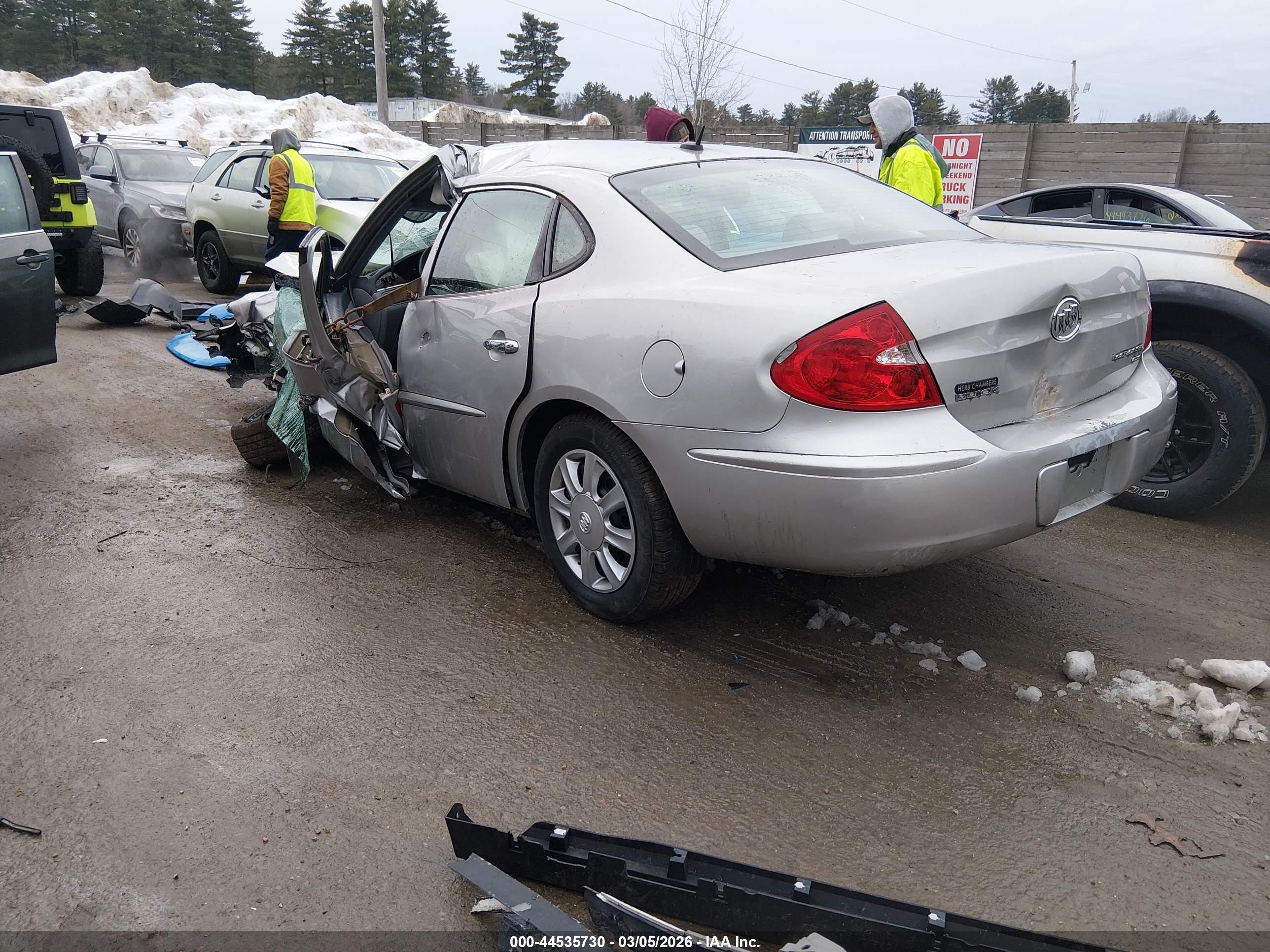 2007 Buick Lacrosse Cx Silver vin: 2G4WC582571244693