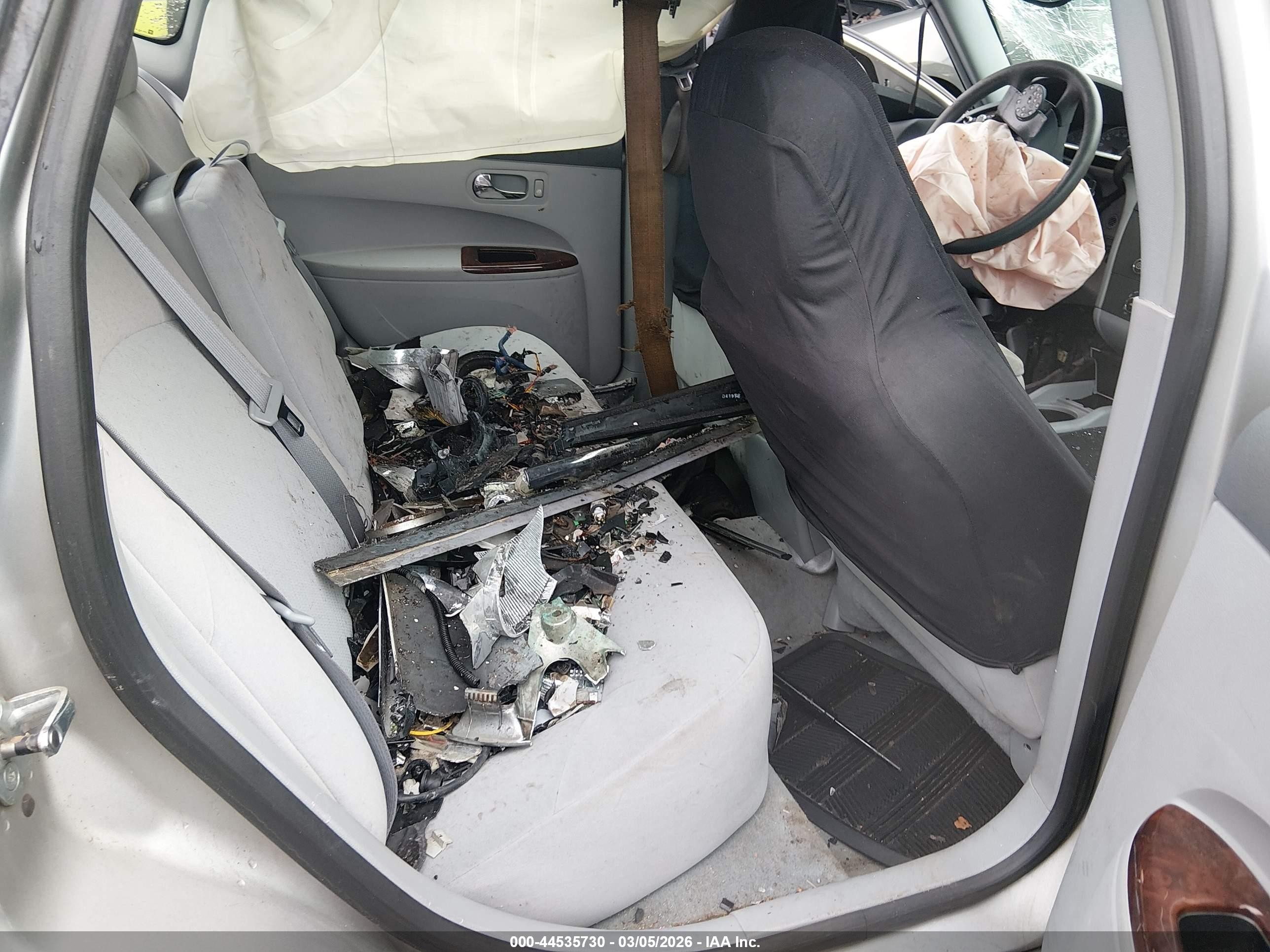 2007 Buick Lacrosse Cx Silver vin: 2G4WC582571244693