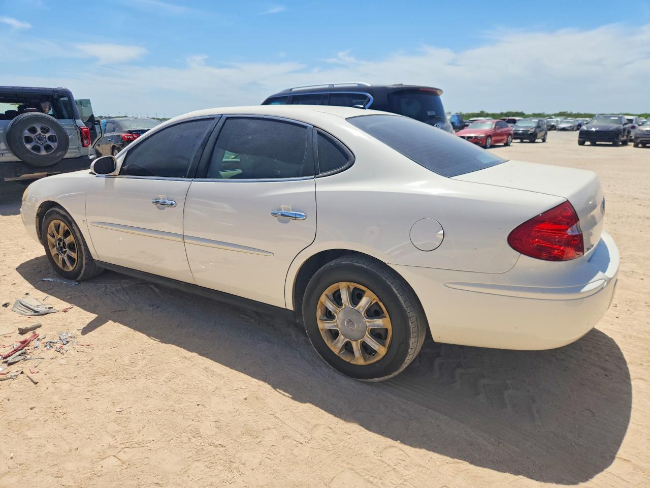 2007 Buick Lacrosse Cx White vin: 2G4WC582671109240