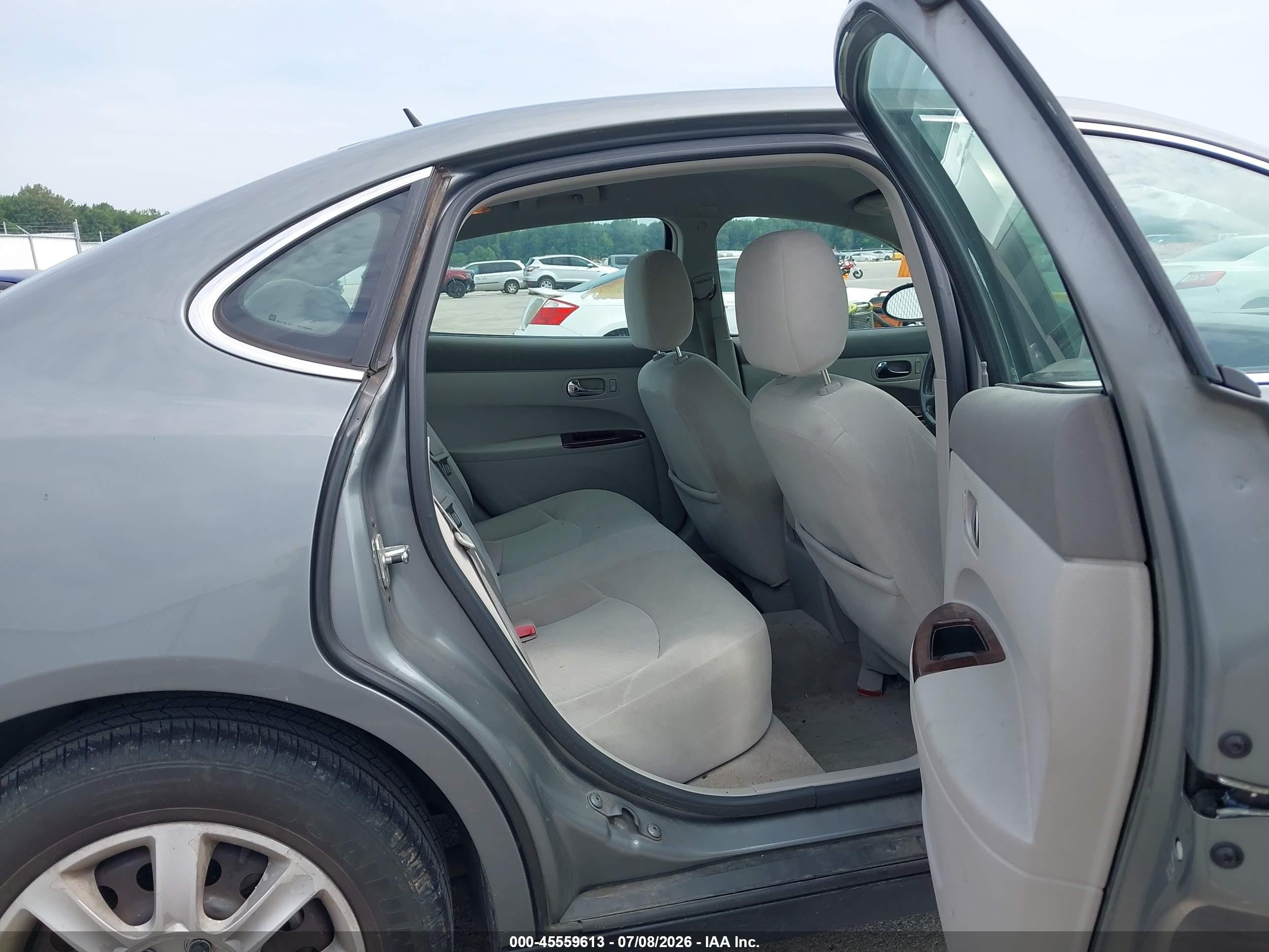2008 Buick Lacrosse Cx Gray vin: 2G4WC582781239240