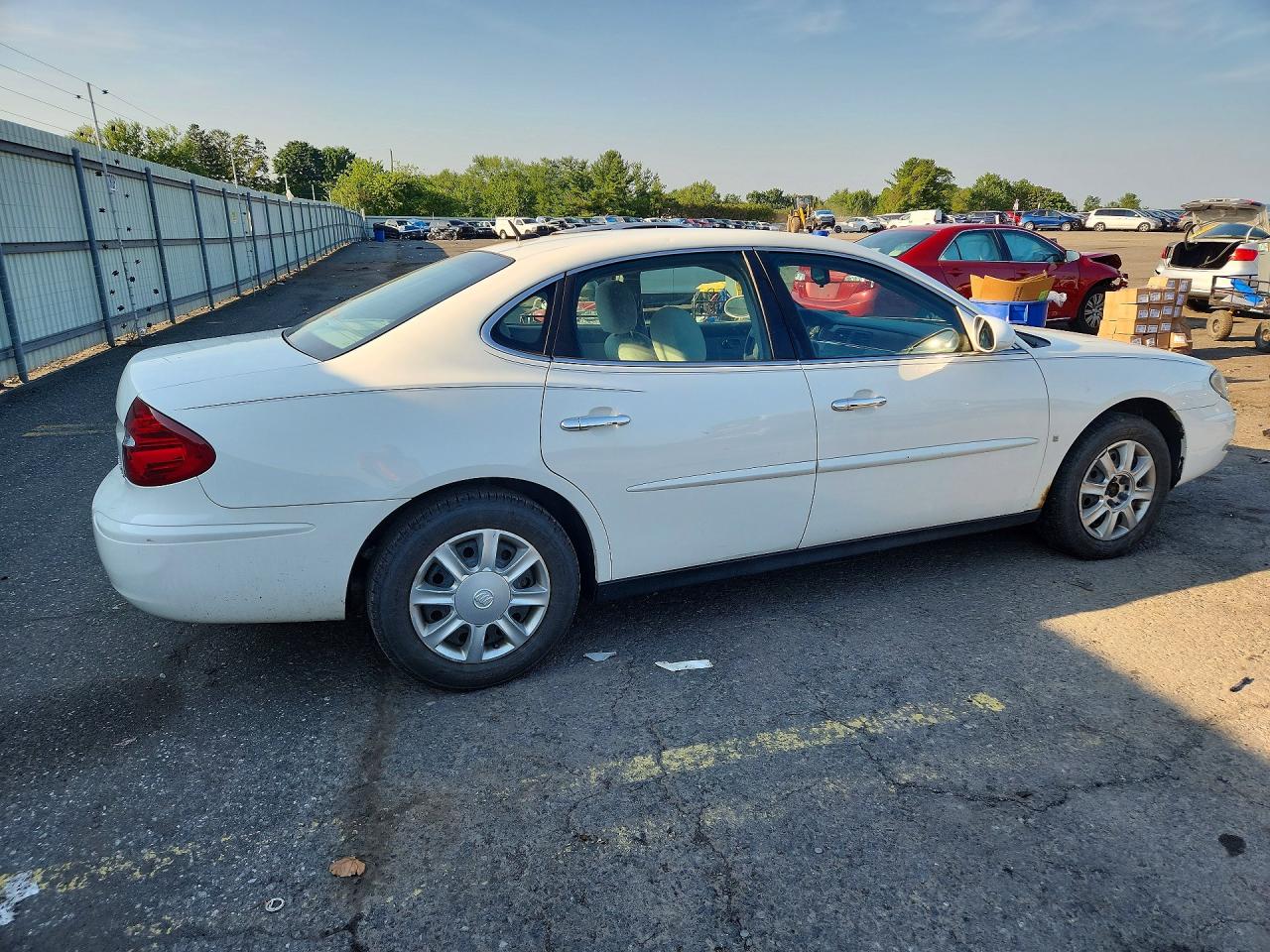 2006 Buick Lacrosse Cx White vin: 2G4WC582861276438