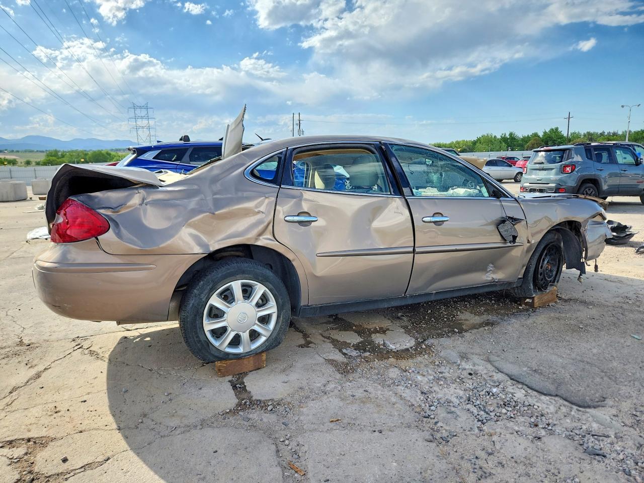 2006 Buick Lacrosse Cx Gold vin: 2G4WC582961225627