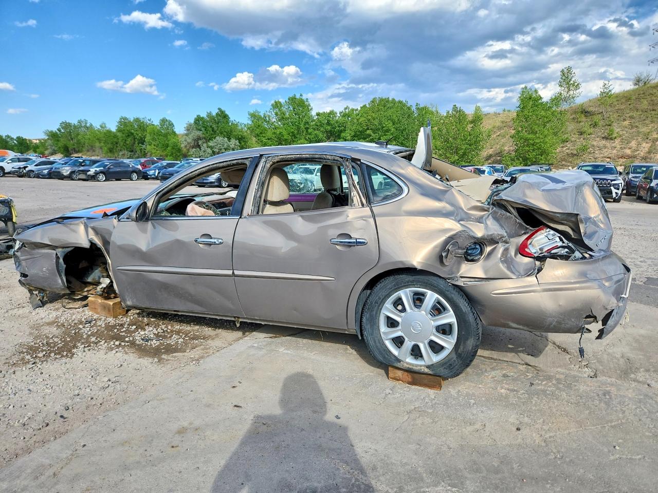 2006 Buick Lacrosse Cx Gold vin: 2G4WC582961225627