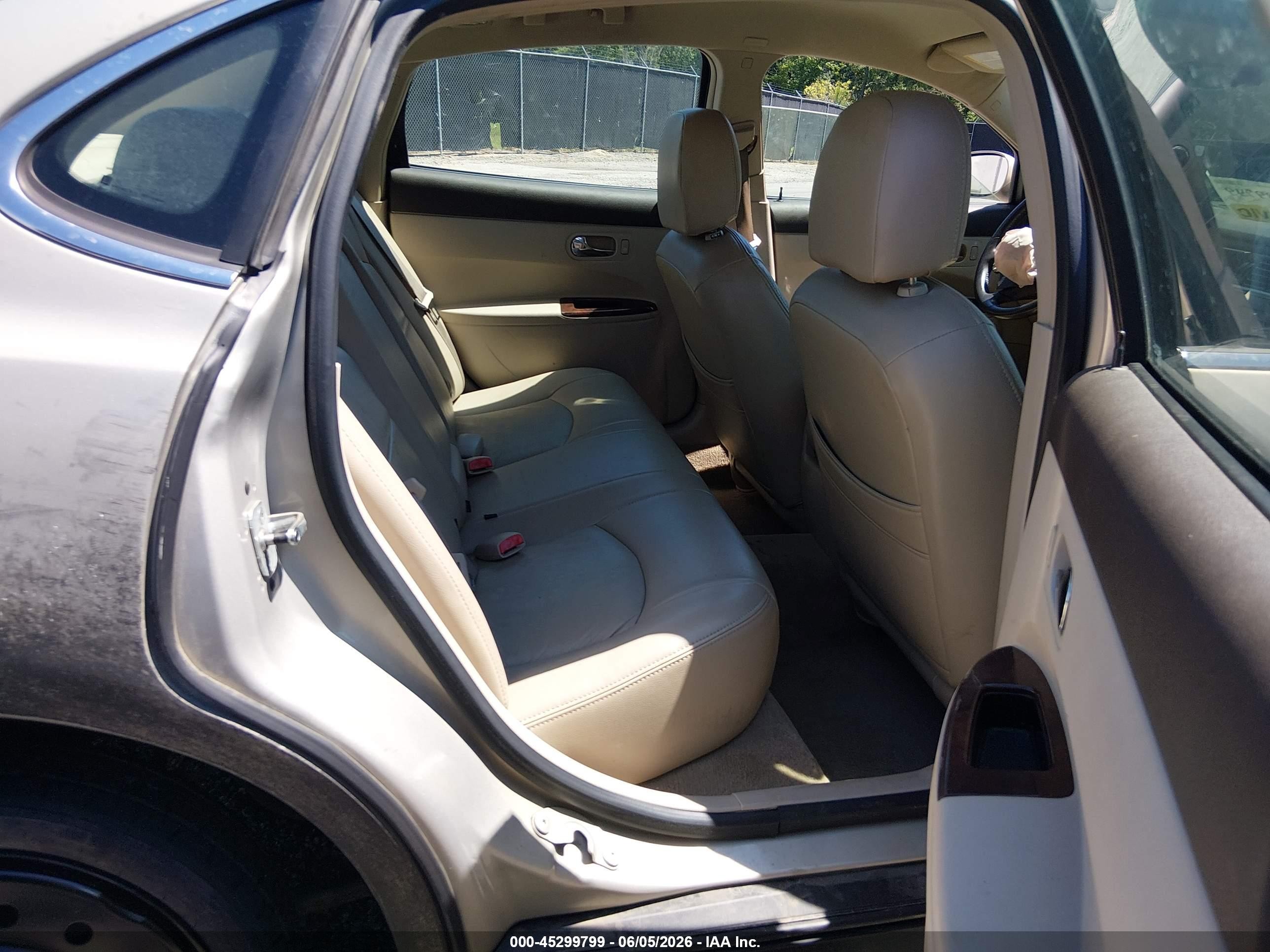 2008 Buick Lacrosse Cx Cream vin: 2G4WC582981197055