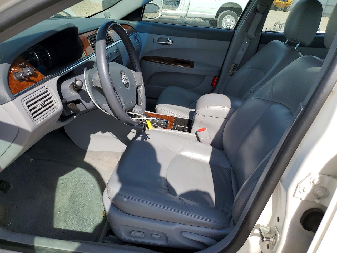 2005 Buick Lacrosse Cxl White vin: 2G4WD532051221291
