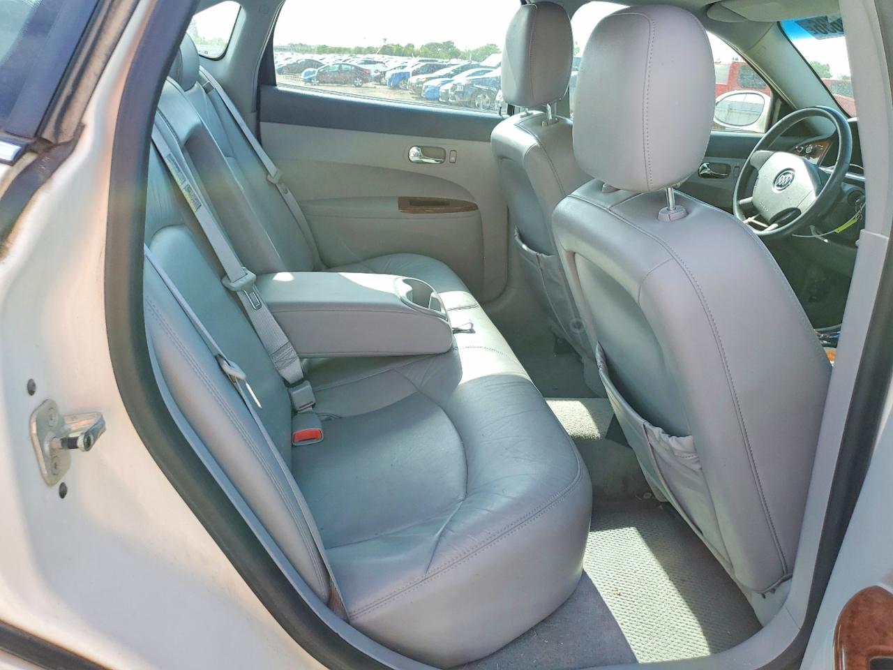 2005 Buick Lacrosse Cxl White vin: 2G4WD532051221291