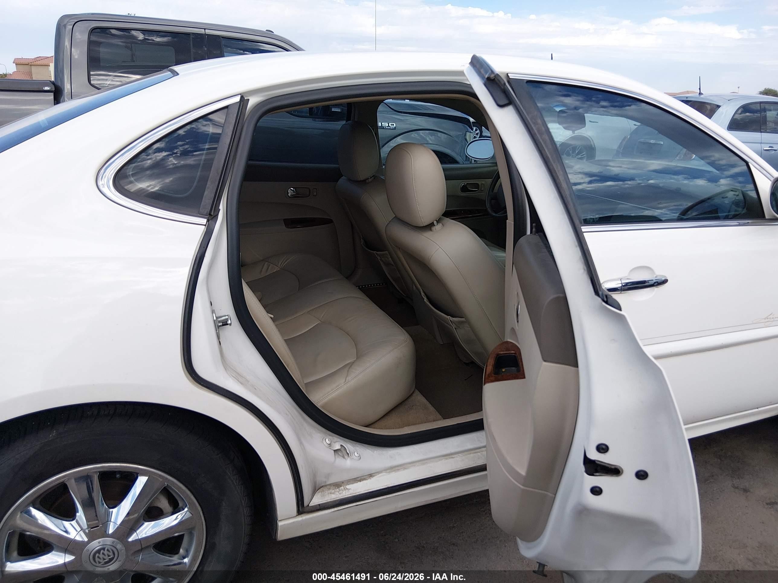 2005 Buick Lacrosse Cxl White vin: 2G4WD532051226006