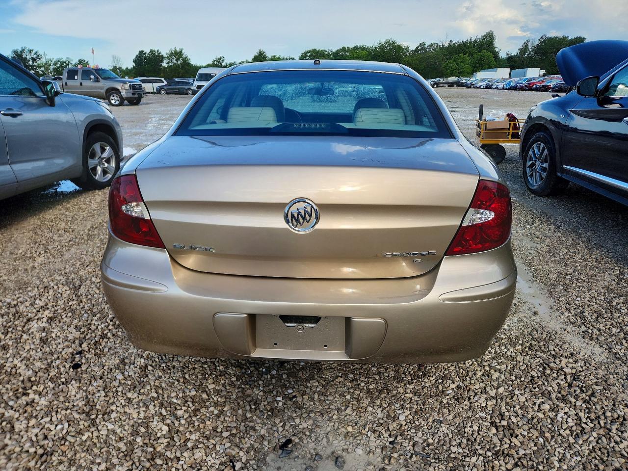2005 Buick Lacrosse Золотой vin: 2G4WD532751260590