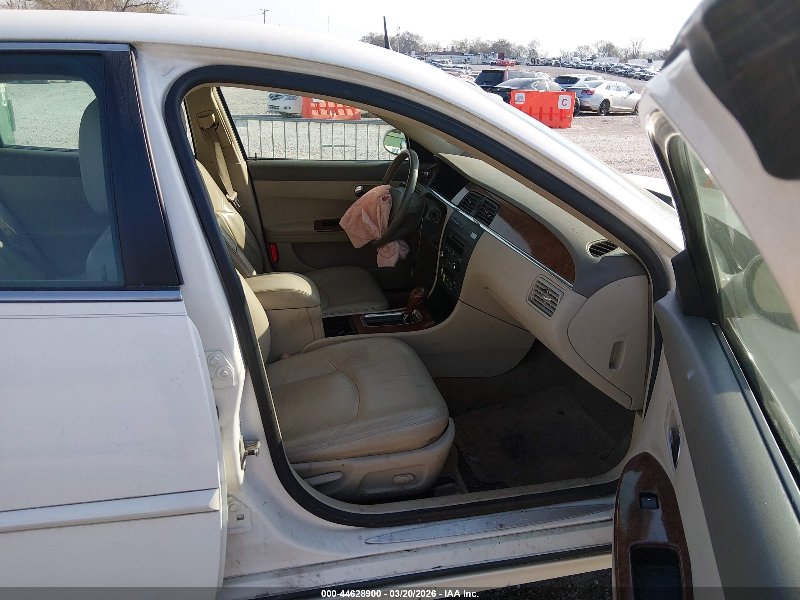 2005 Buick Lacrosse Cxl White vin: 2G4WD532X51235831