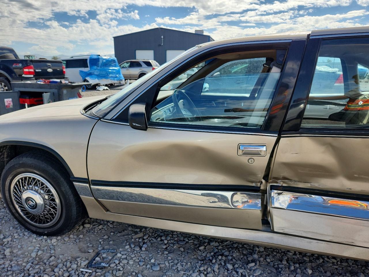 1992 Buick Regal Limited Tan vin: 2G4WD54L4N1440472