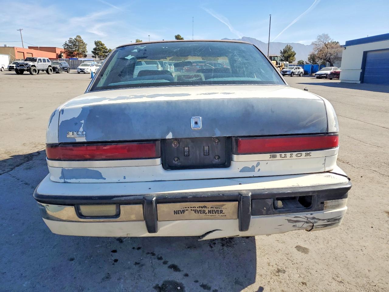 1992 Buick Regal Limited White vin: 2G4WD54L7N1417039
