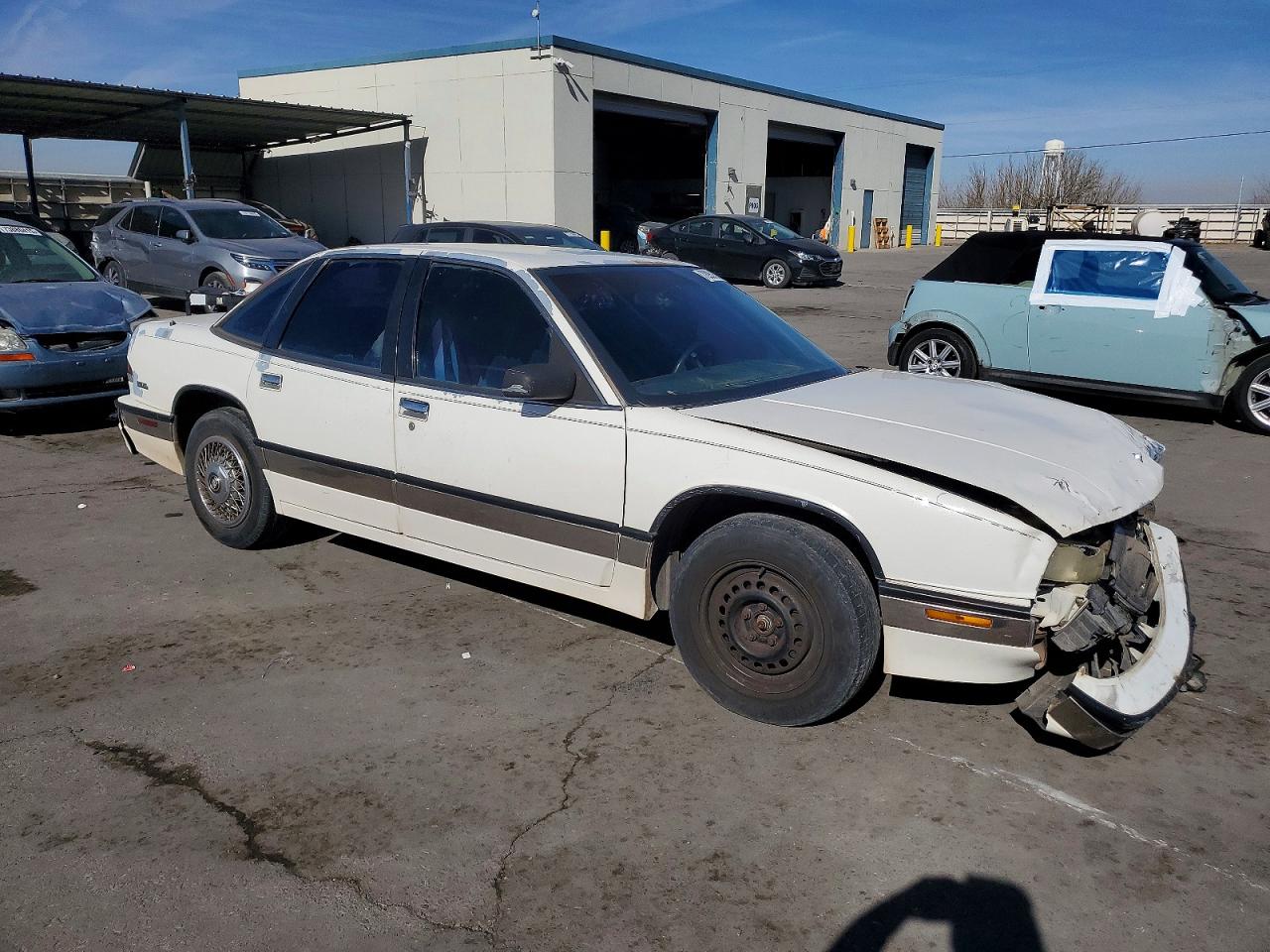 1992 Buick Regal Limited White vin: 2G4WD54L7N1417039
