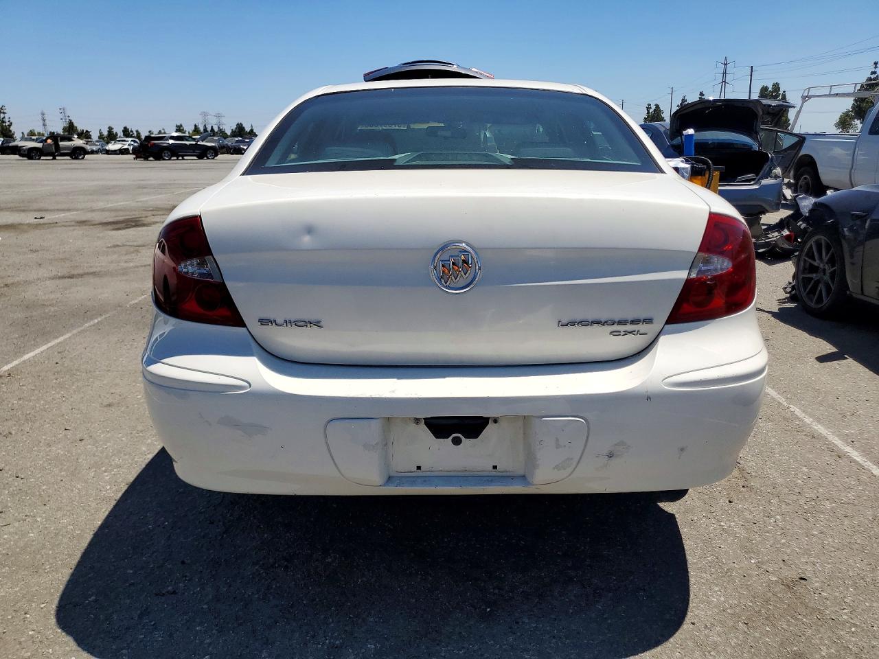 2007 Buick Lacrosse Cxl White vin: 2G4WD552871114392