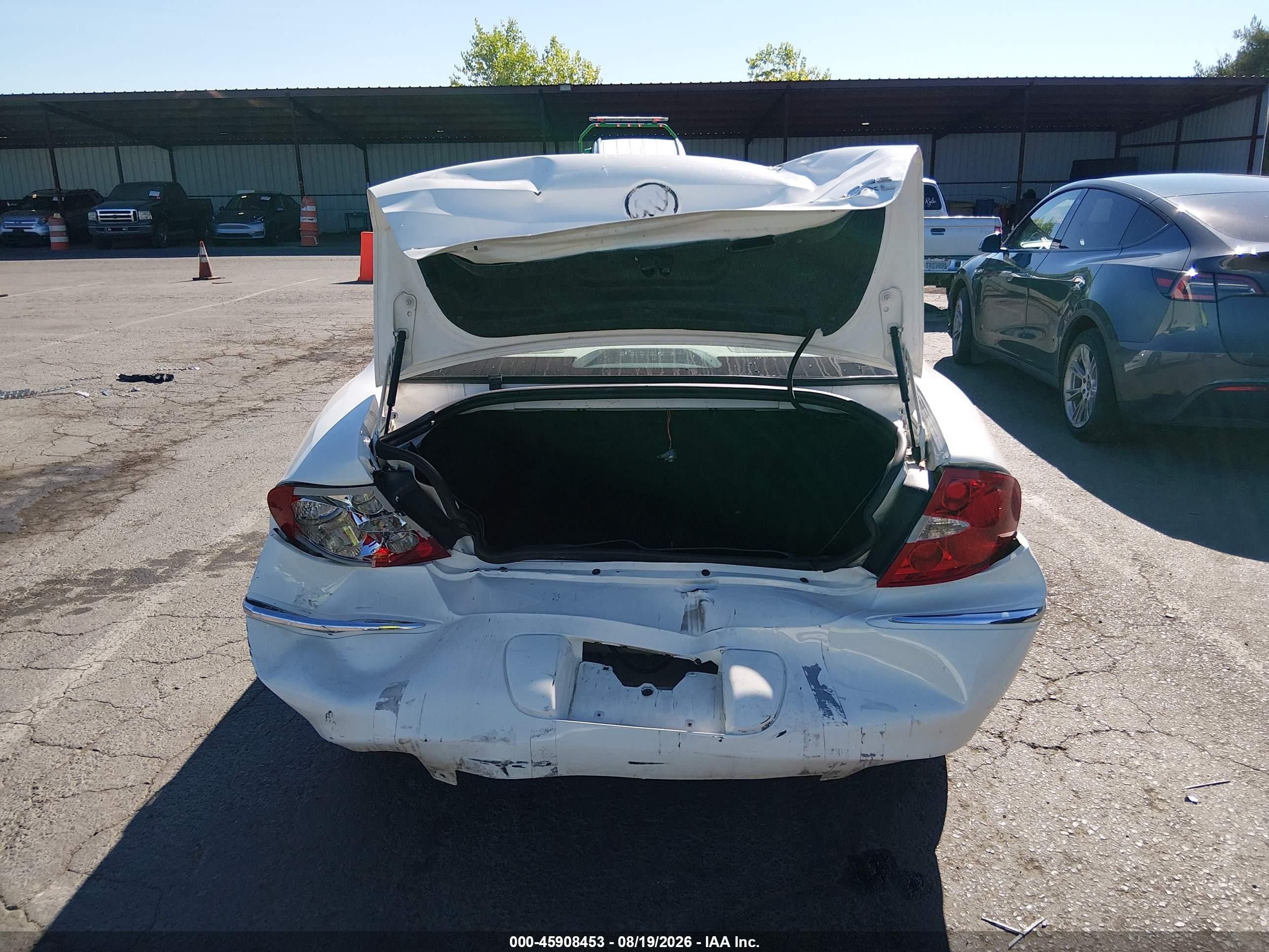 2008 Buick Lacrosse Cxl White vin: 2G4WD582381138354