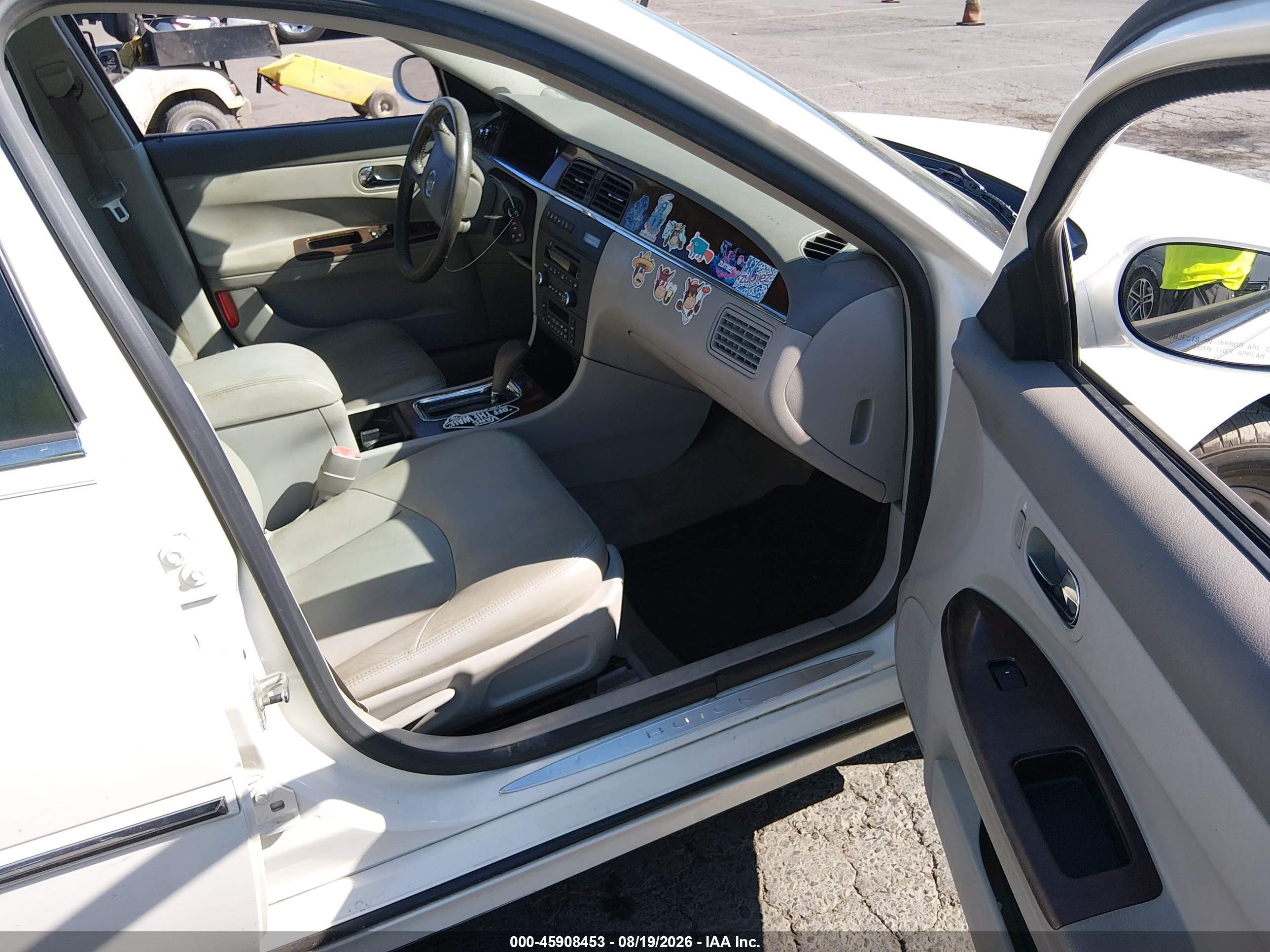 2008 Buick Lacrosse Cxl White vin: 2G4WD582381138354